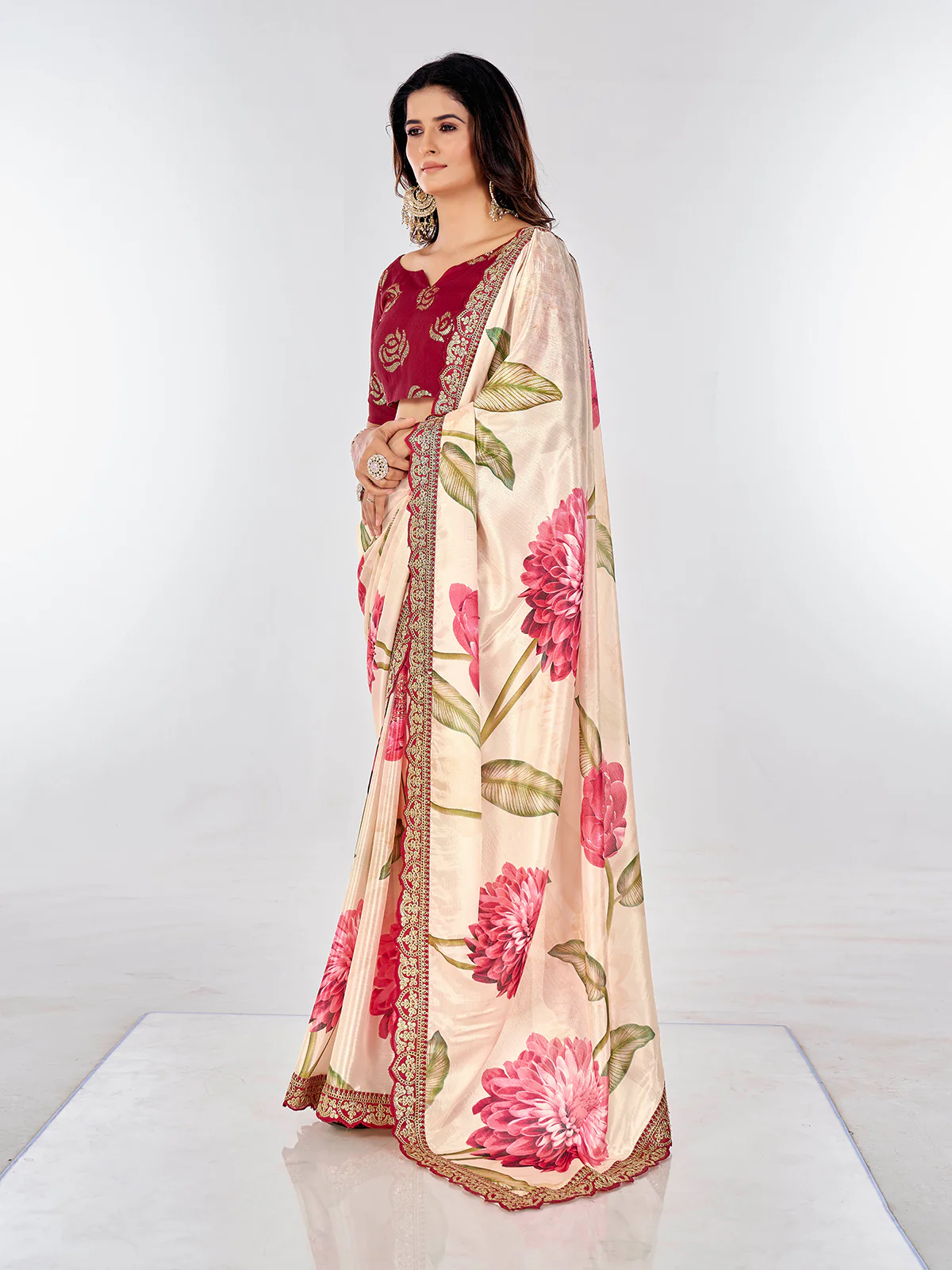 Odette Off White Printed Chiffon Saree With Unstitched Blouse For Women - Image 2