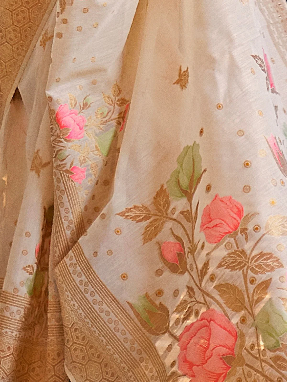 Odette Off White Printed Linen Saree With Unstitched Blouse For Women - Image 4