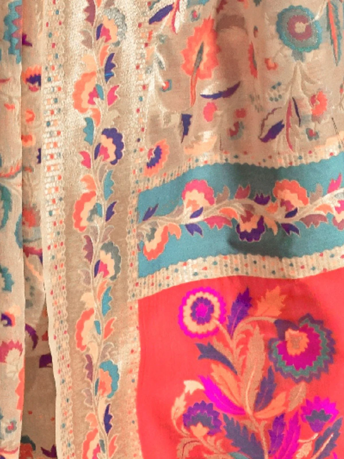 Odette Off White Printed Silk Blend Saree With Unstitched Blouse For Women - Image 3