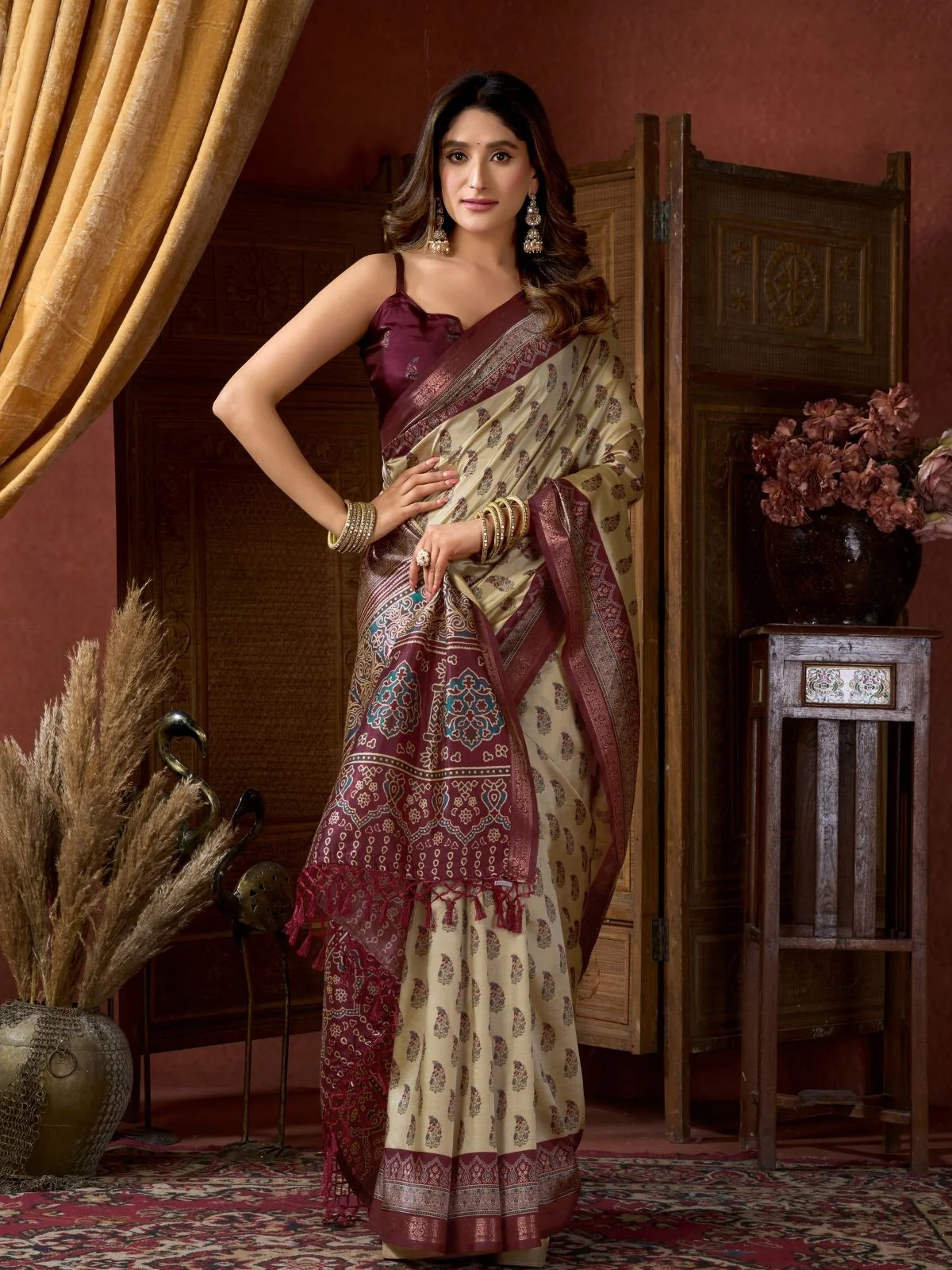 Odette Off White Silk Blend Printed Saree For Women - Image 3