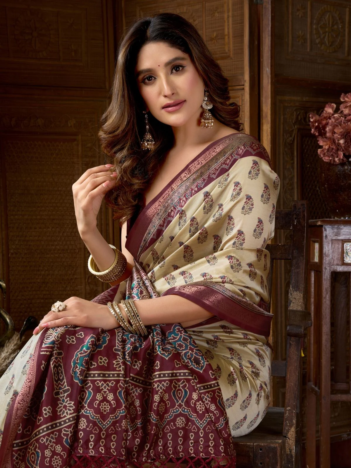Odette Off White Silk Blend Printed Saree For Women - Image 5