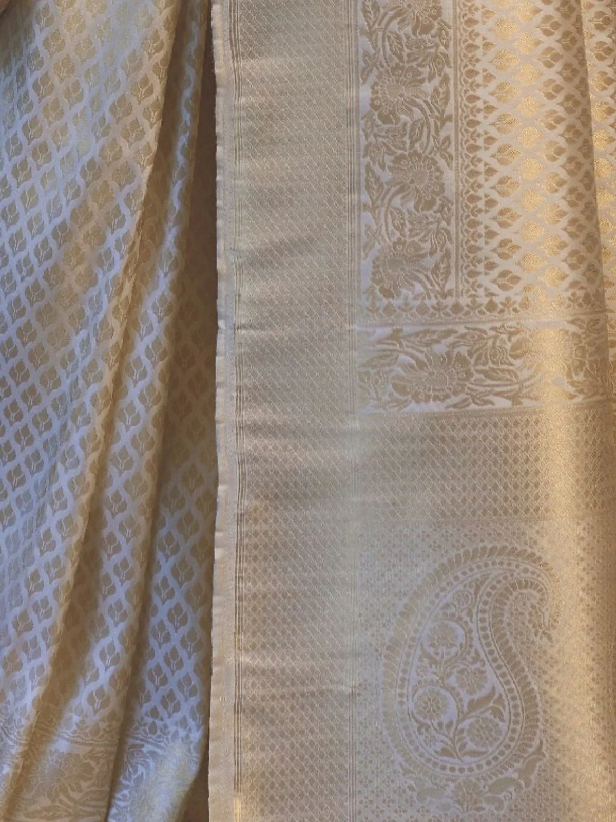 Odette Off White Silk Blend Woven Saree With Unstitched Blouse For Women - Image 3