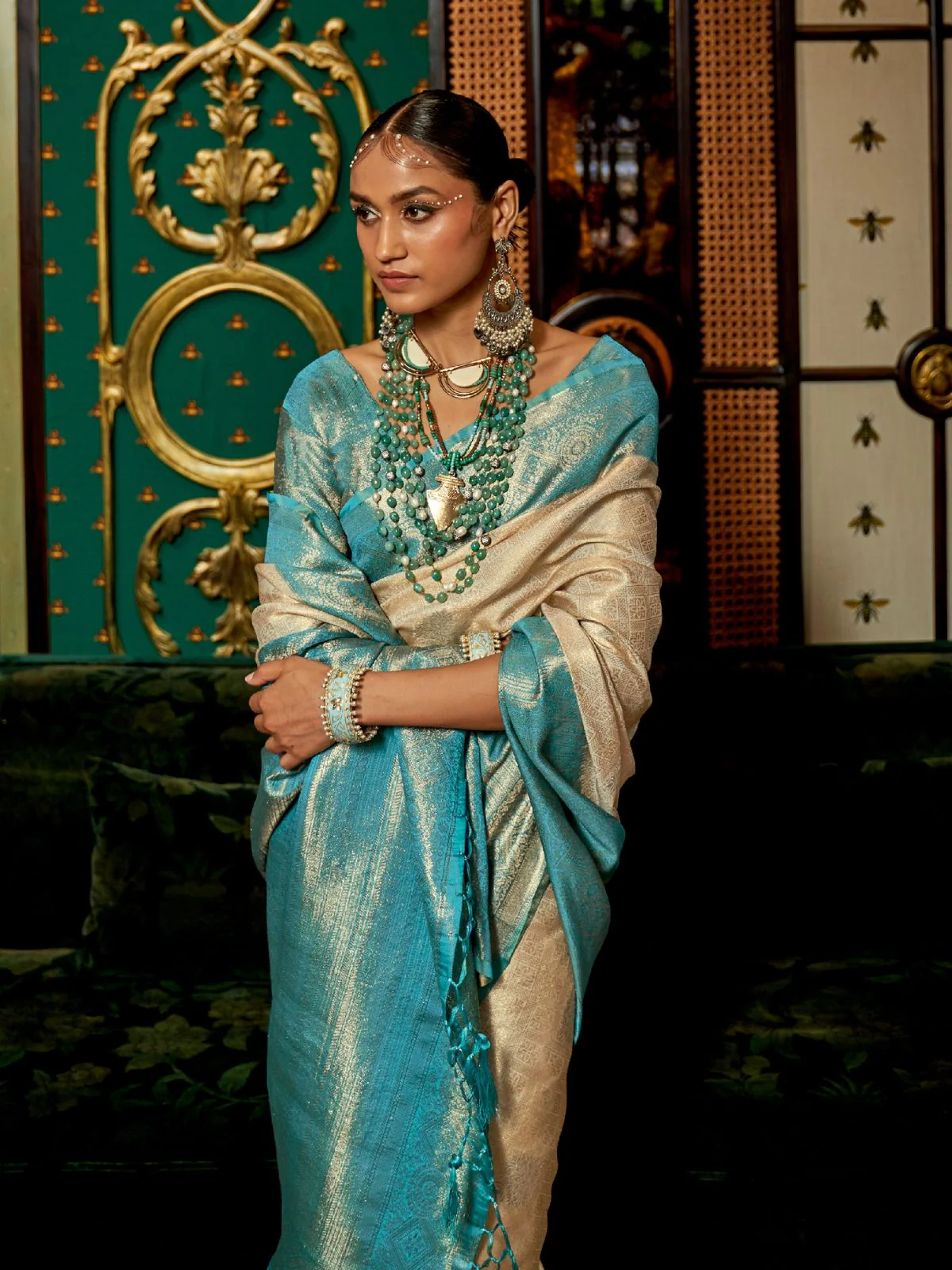 Odette Off White Silk Blend Woven Saree With Unstitched Blouse for Women - Image 2