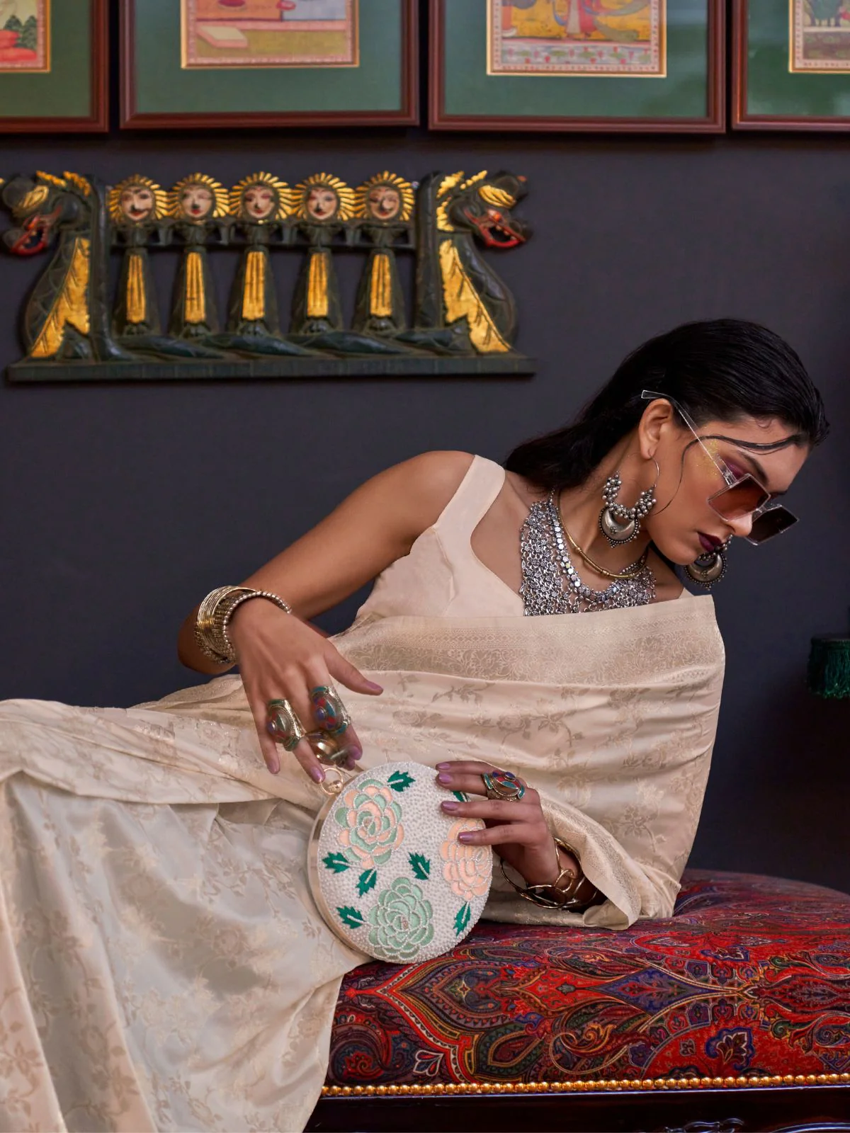 Odette Off White Silk Blend Woven Saree With Unstitched Blouse For Women - Image 2