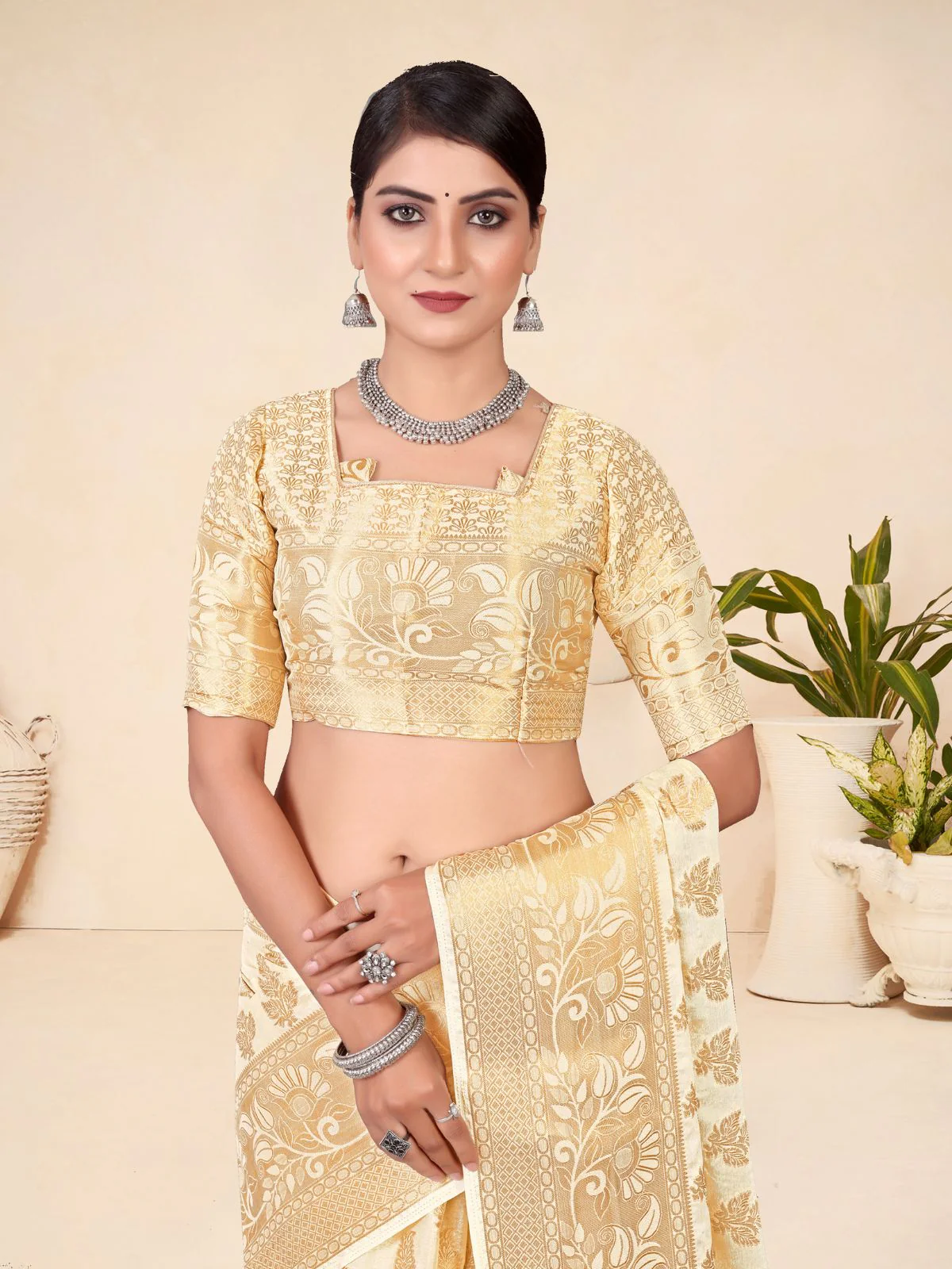 Odette Off White Viscose  Woven Saree With Unstitched Blouse For Women - Image 3