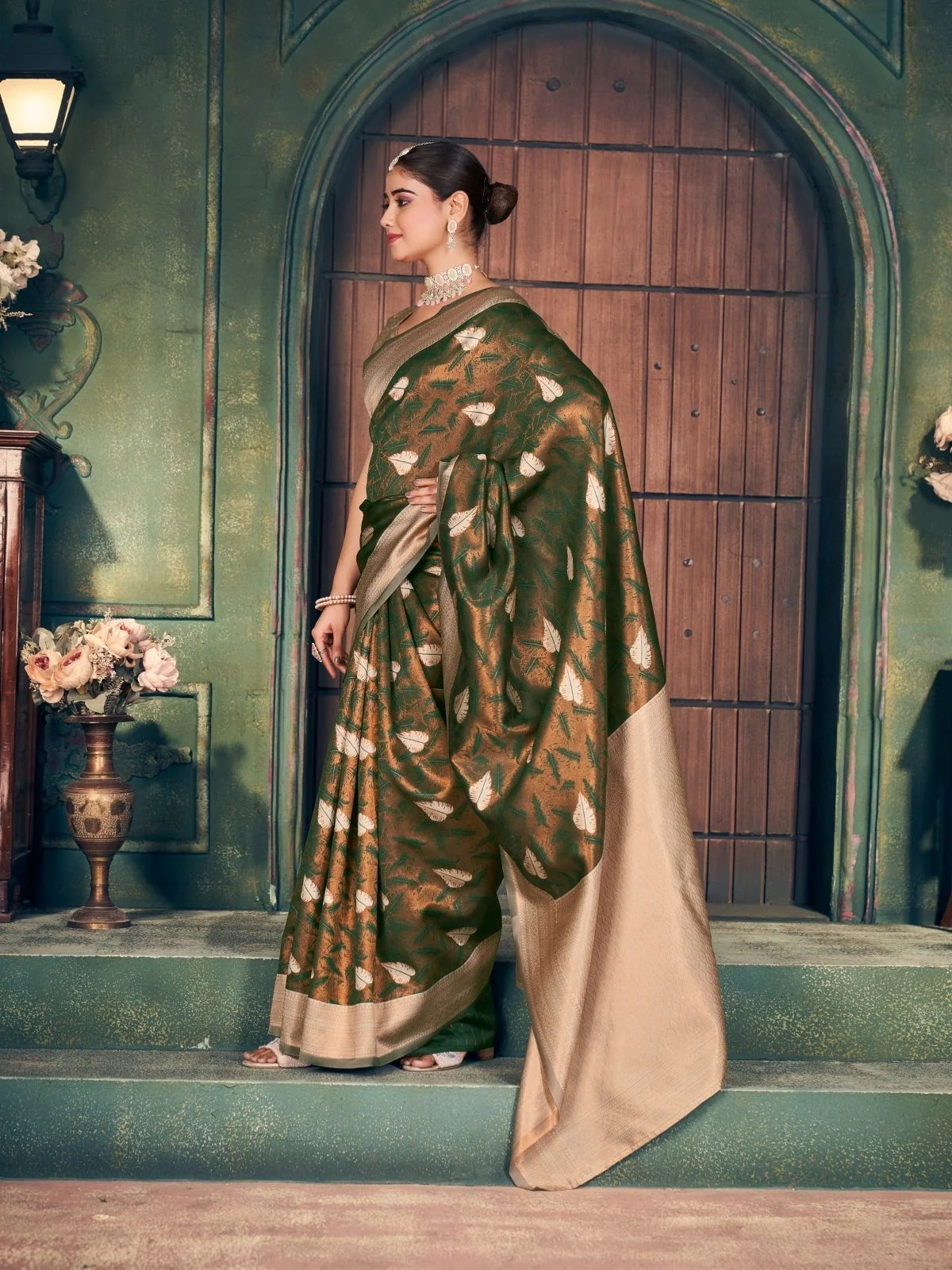 Odette Olive And Beige Silk Blend Woven Saree For Women - Image 2