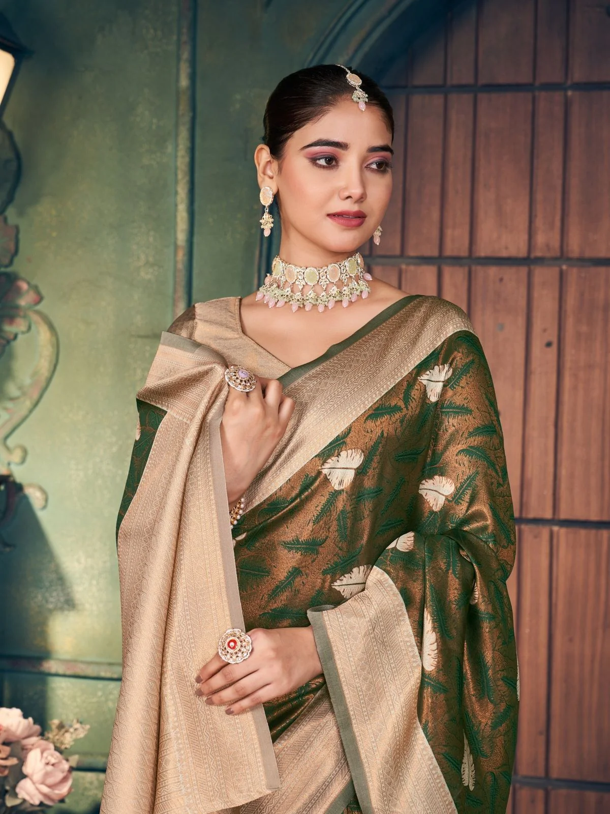Odette Olive And Beige Silk Blend Woven Saree For Women - Image 4