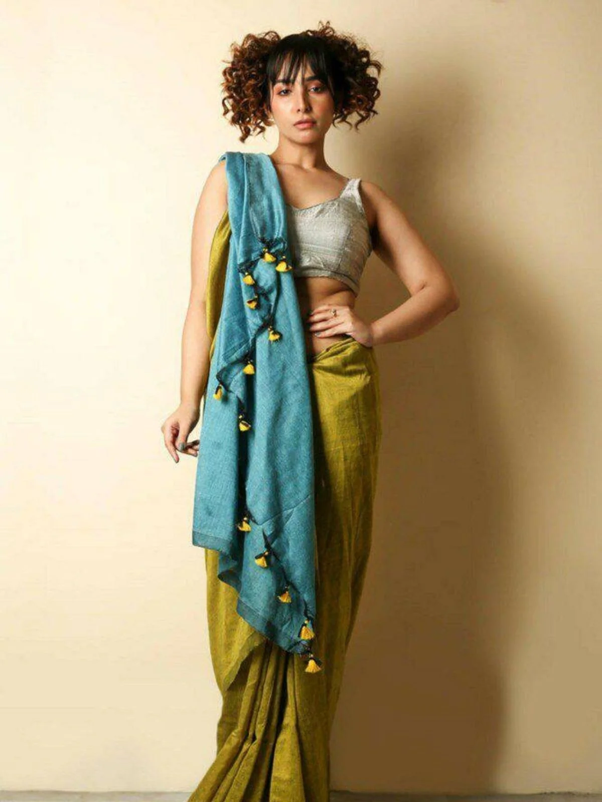 Odette Olive Cotton Blend Solid Saree For Women