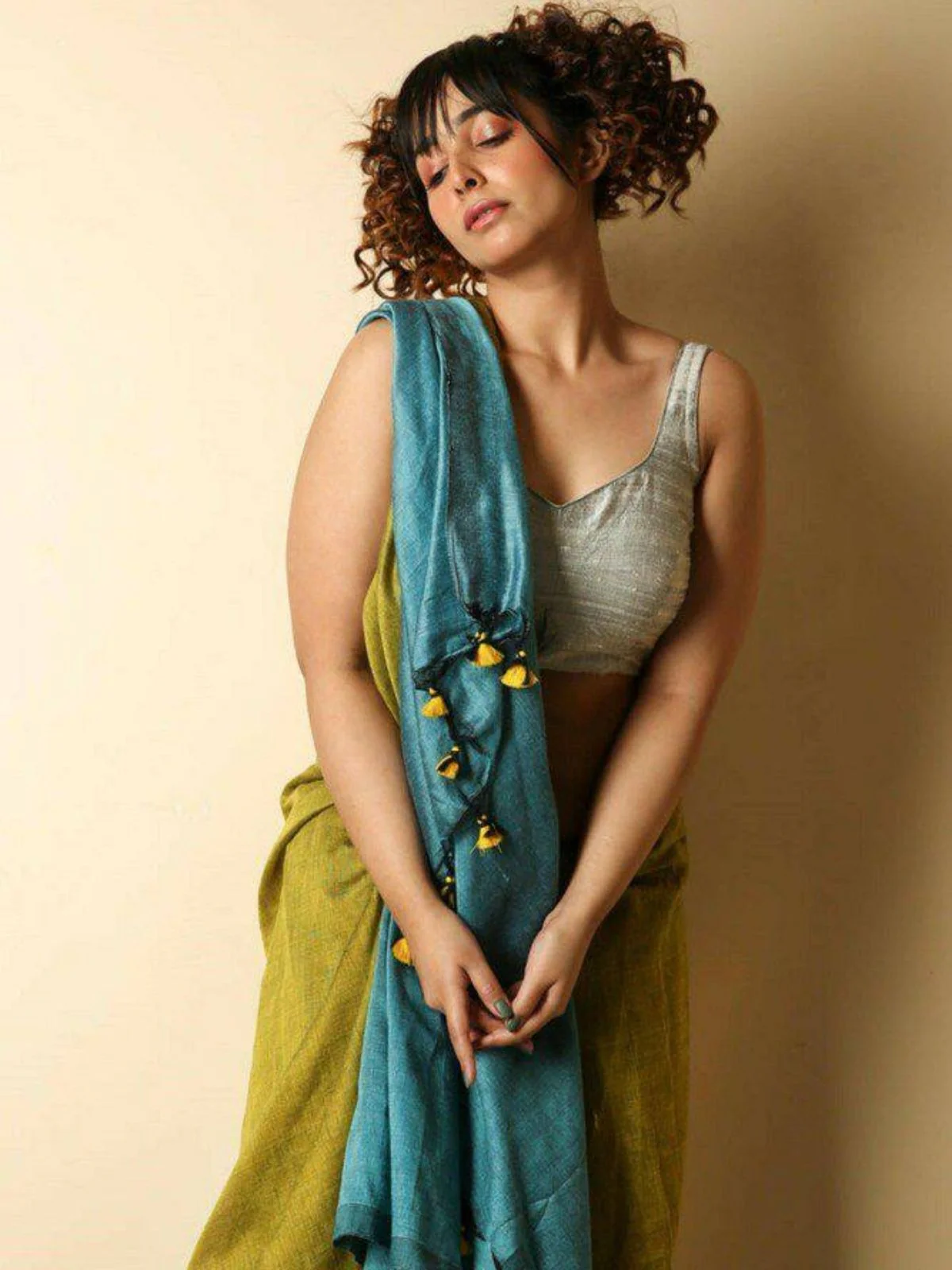 Odette Olive Cotton Blend Solid Saree For Women - Image 2