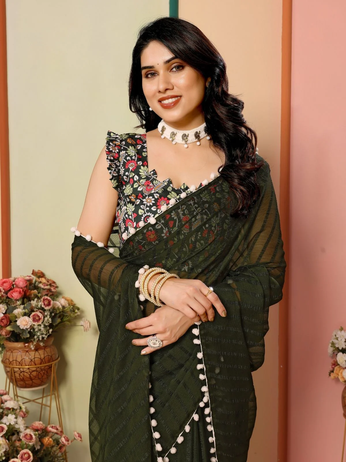 Odette Olive Green Georgette Plain Saree For Women - Image 4