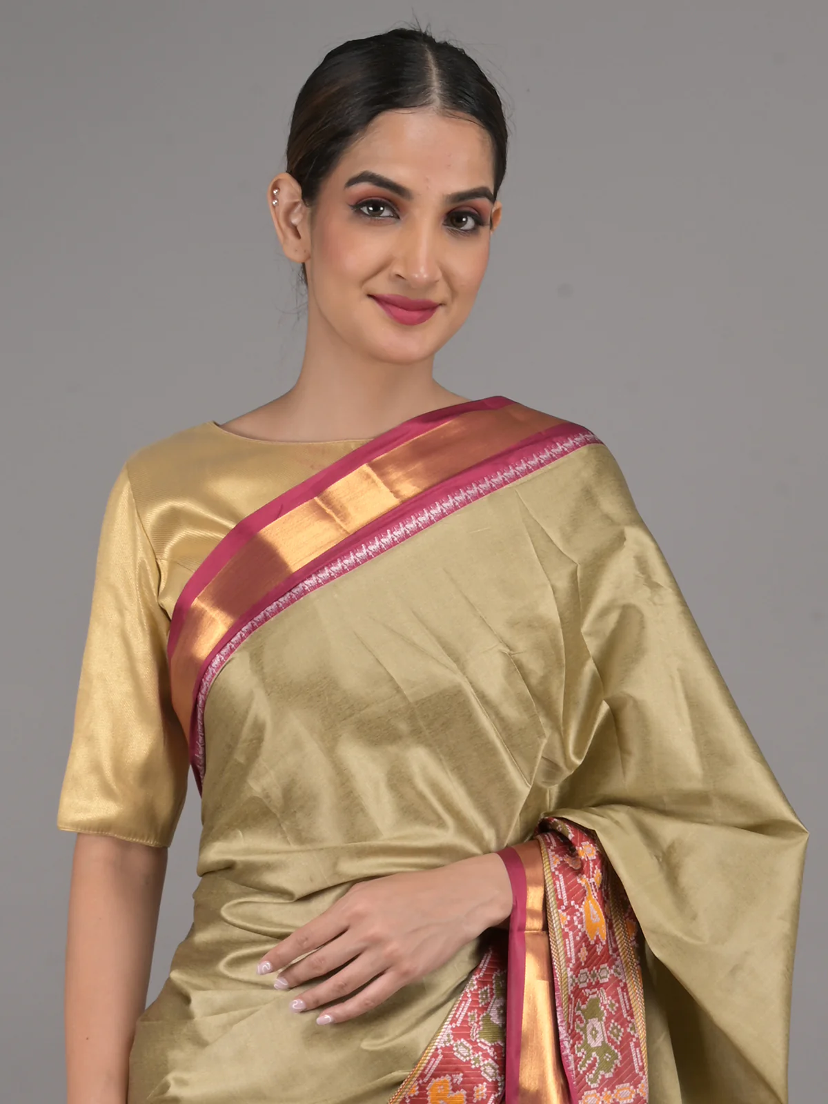 Odette Olive Green Silk Blend Woven Saree With Unstitched Blouse For Women - Image 4