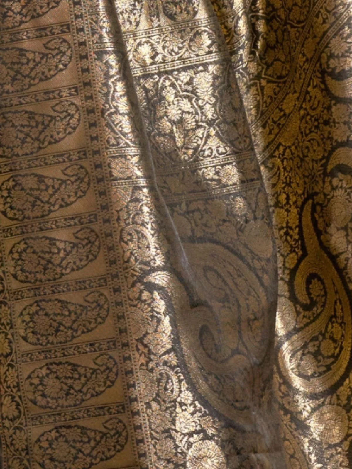 Odette Olive Modal Woven Saree With Unstitched Blouse For Women - Image 3