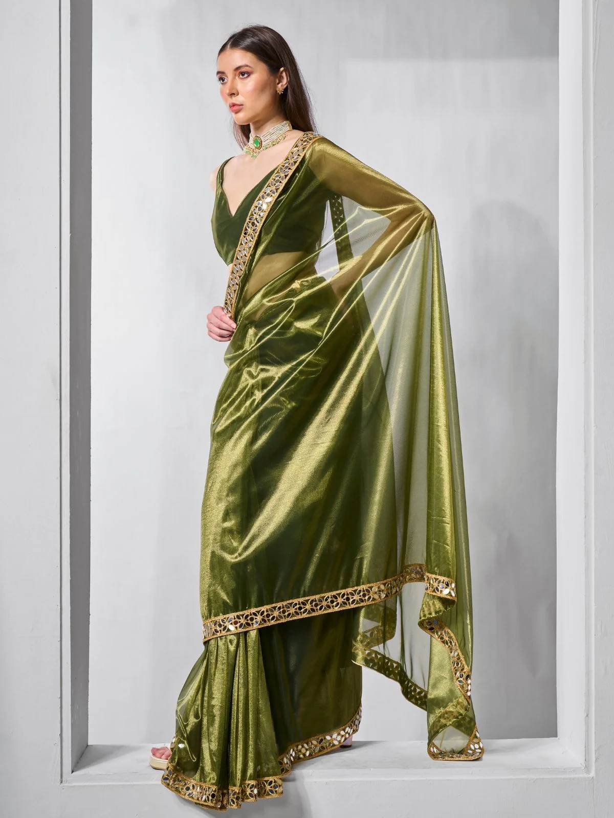 Odette Olive Net Solid Saree With Unstitched Blouse For Women - Image 3