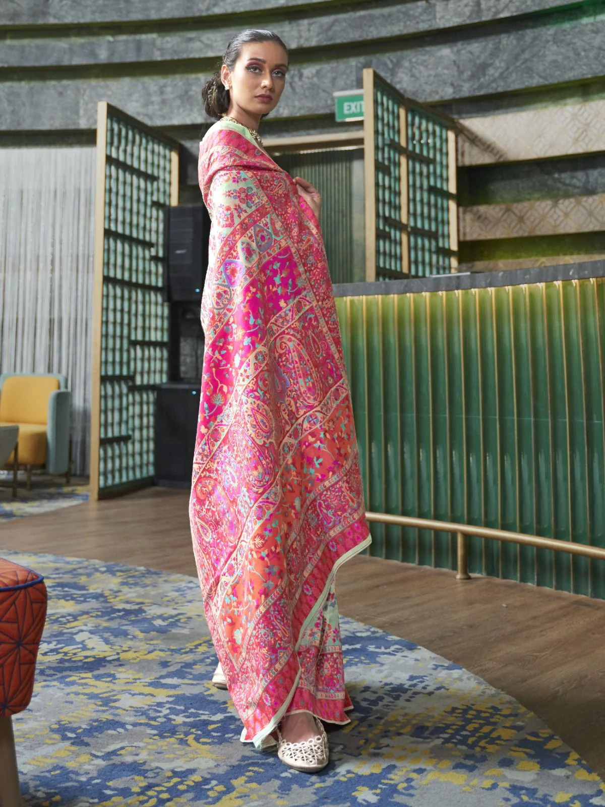 Odette Light Green Printed Silk Blend Saree With Unstitched Blouse For Women - Image 2