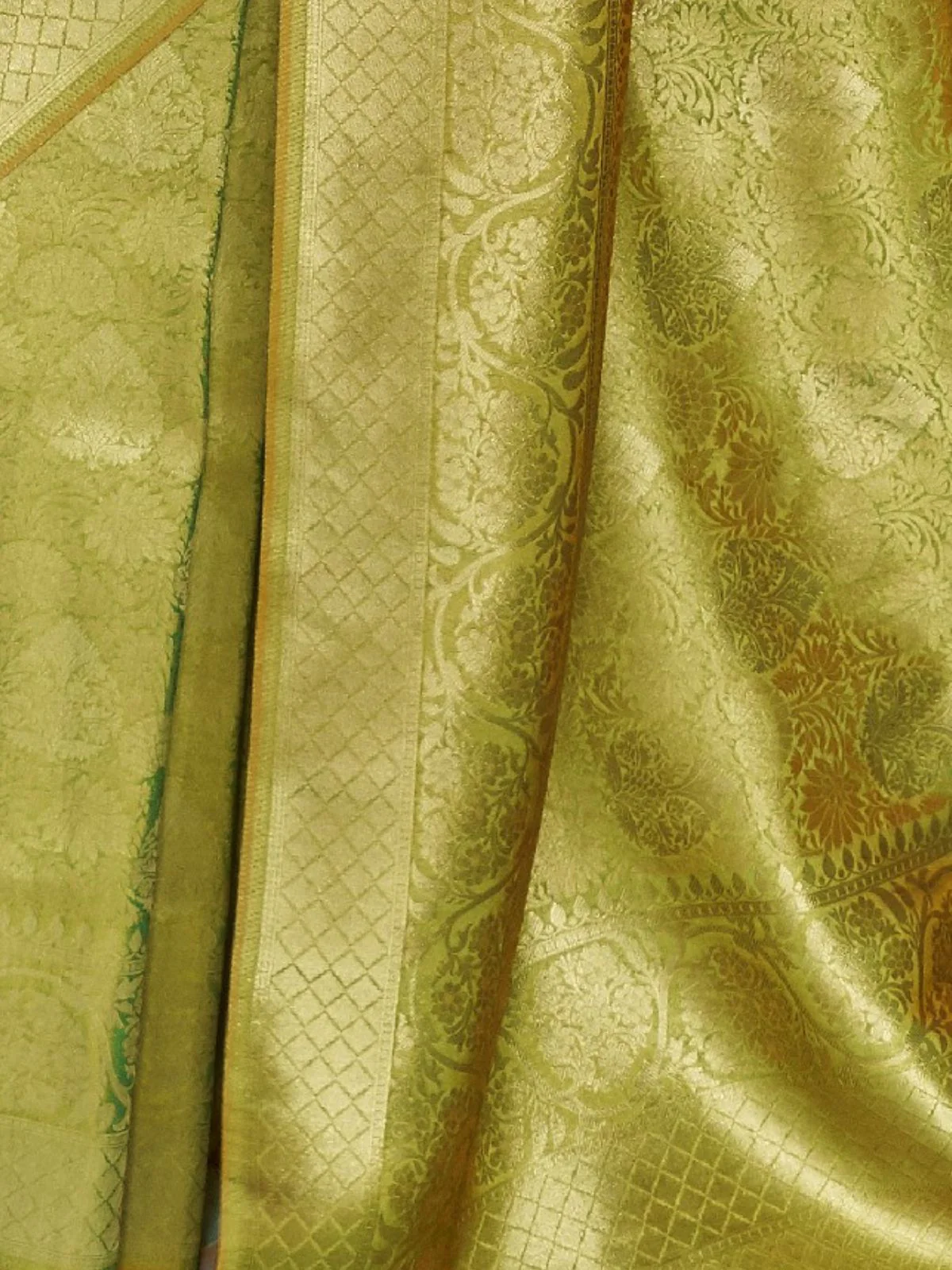 Odette Olive Woven Design Silk Blend Saree With Unstitched Blouse For Women - Image 4