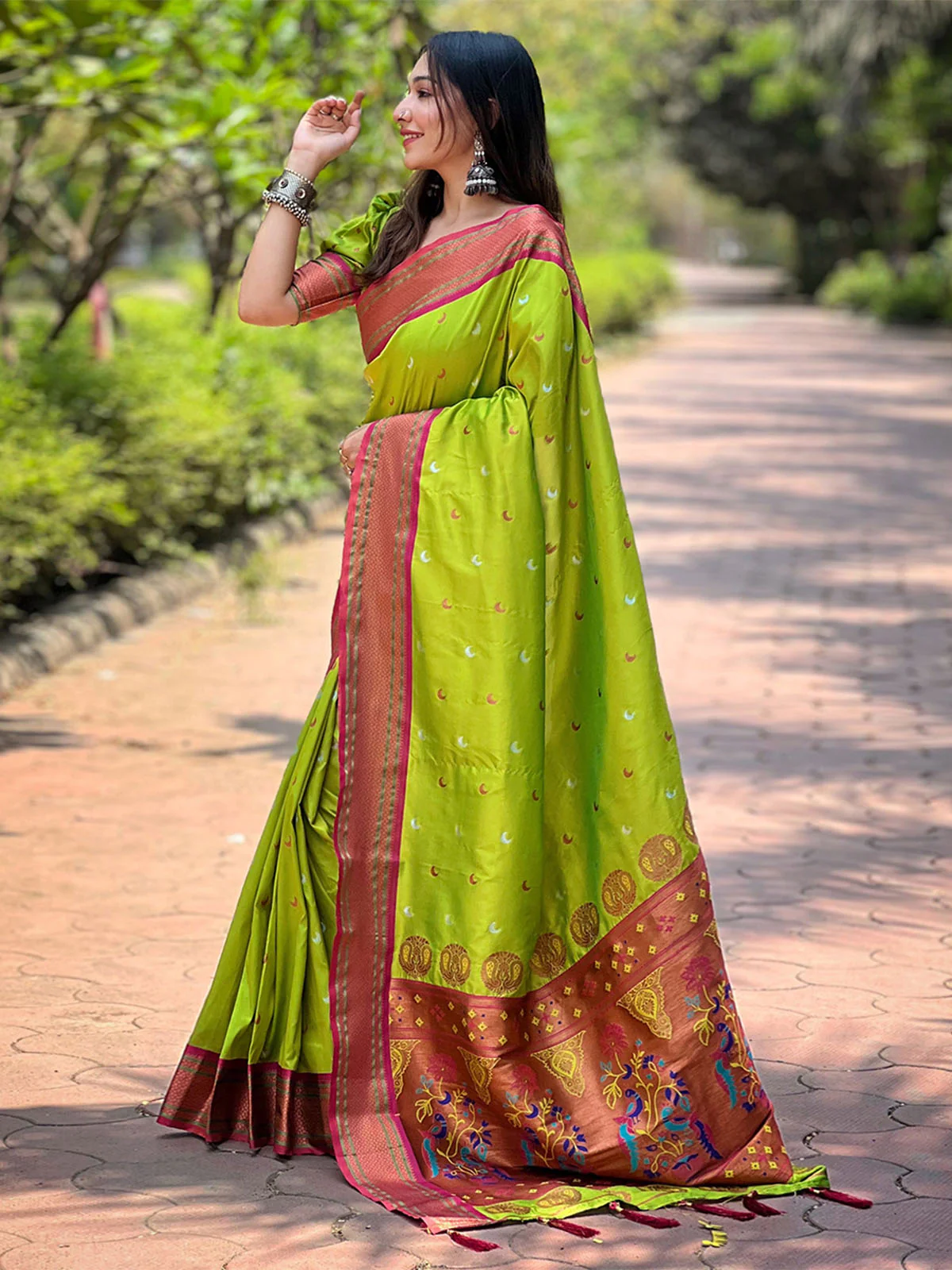 Odette Olive Woven Design Silk Blend Saree With Unstitched Blouse For Women - Image 2