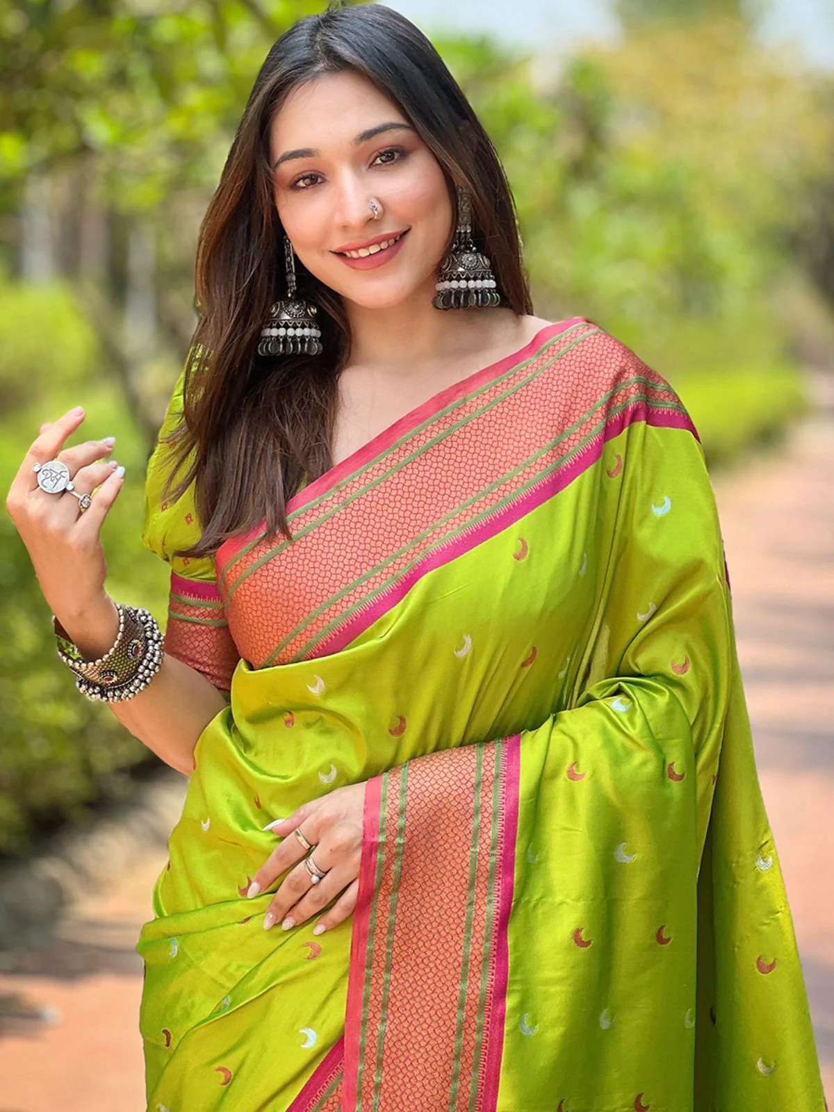 Odette Olive Woven Design Silk Blend Saree With Unstitched Blouse For Women - Image 3