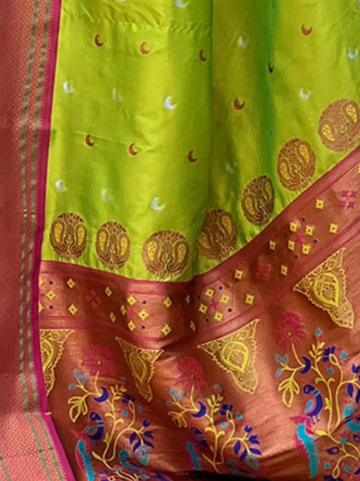 Odette Olive Woven Design Silk Blend Saree With Unstitched Blouse For Women - Image 4
