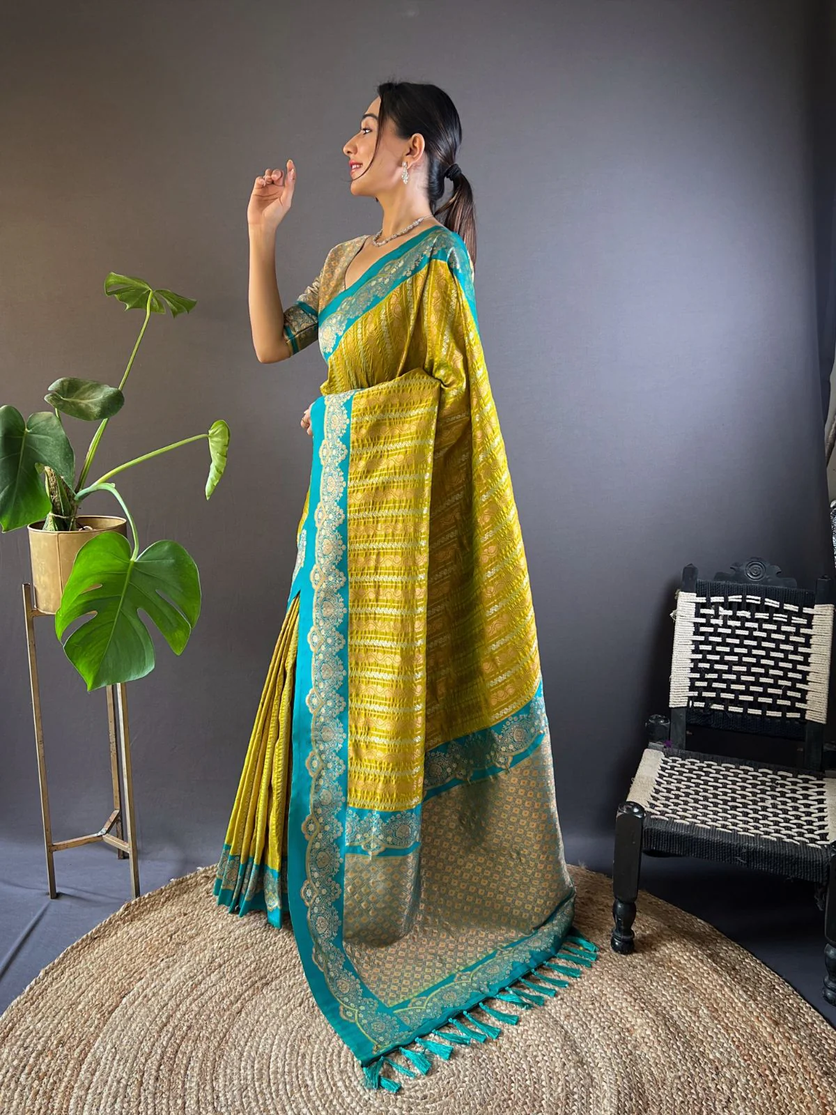 Odette Olive Woven Design Soft Silk Saree With Unstitched Blouse For Women - Image 2