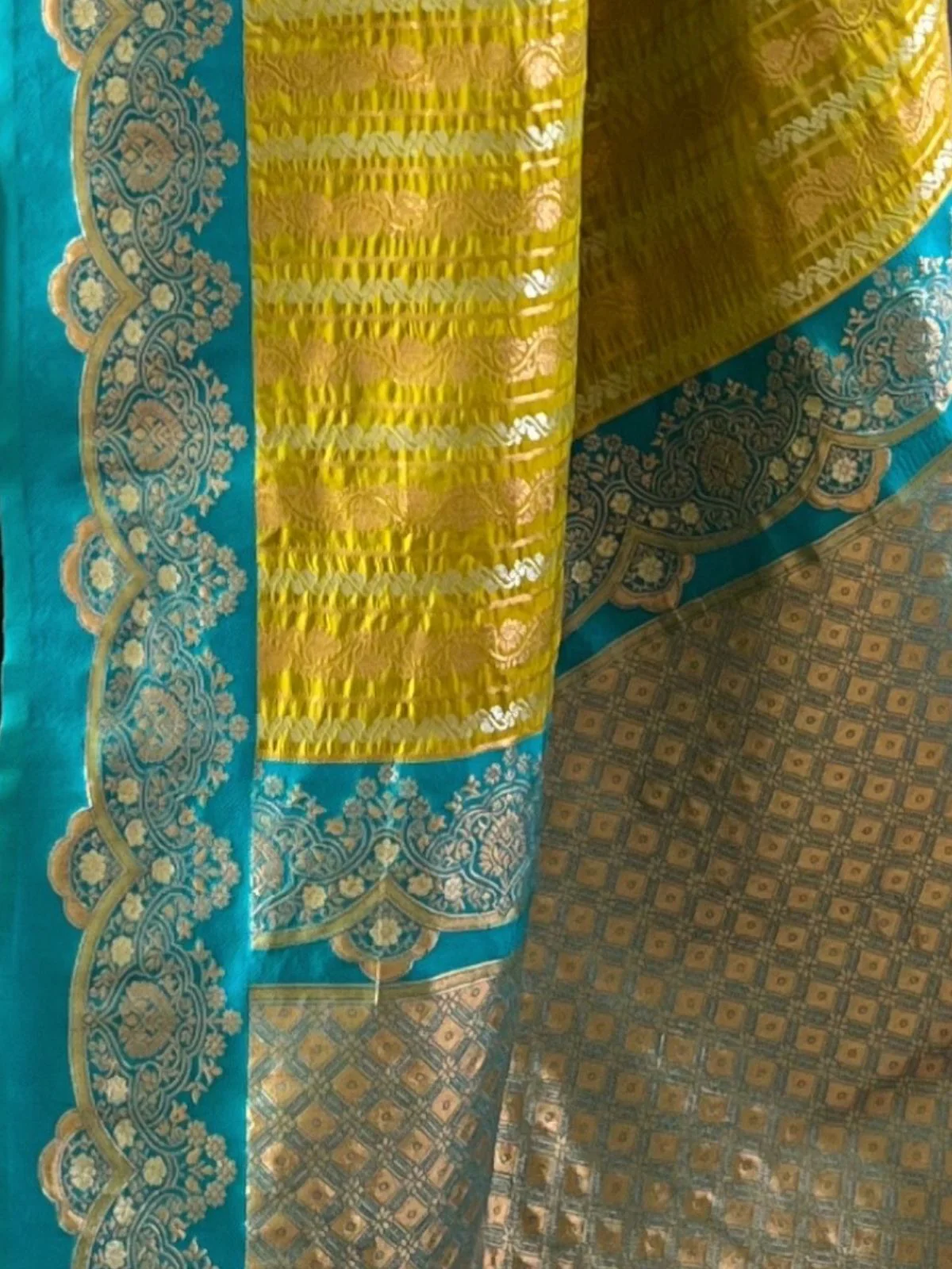 Odette Olive Woven Design Soft Silk Saree With Unstitched Blouse For Women - Image 4