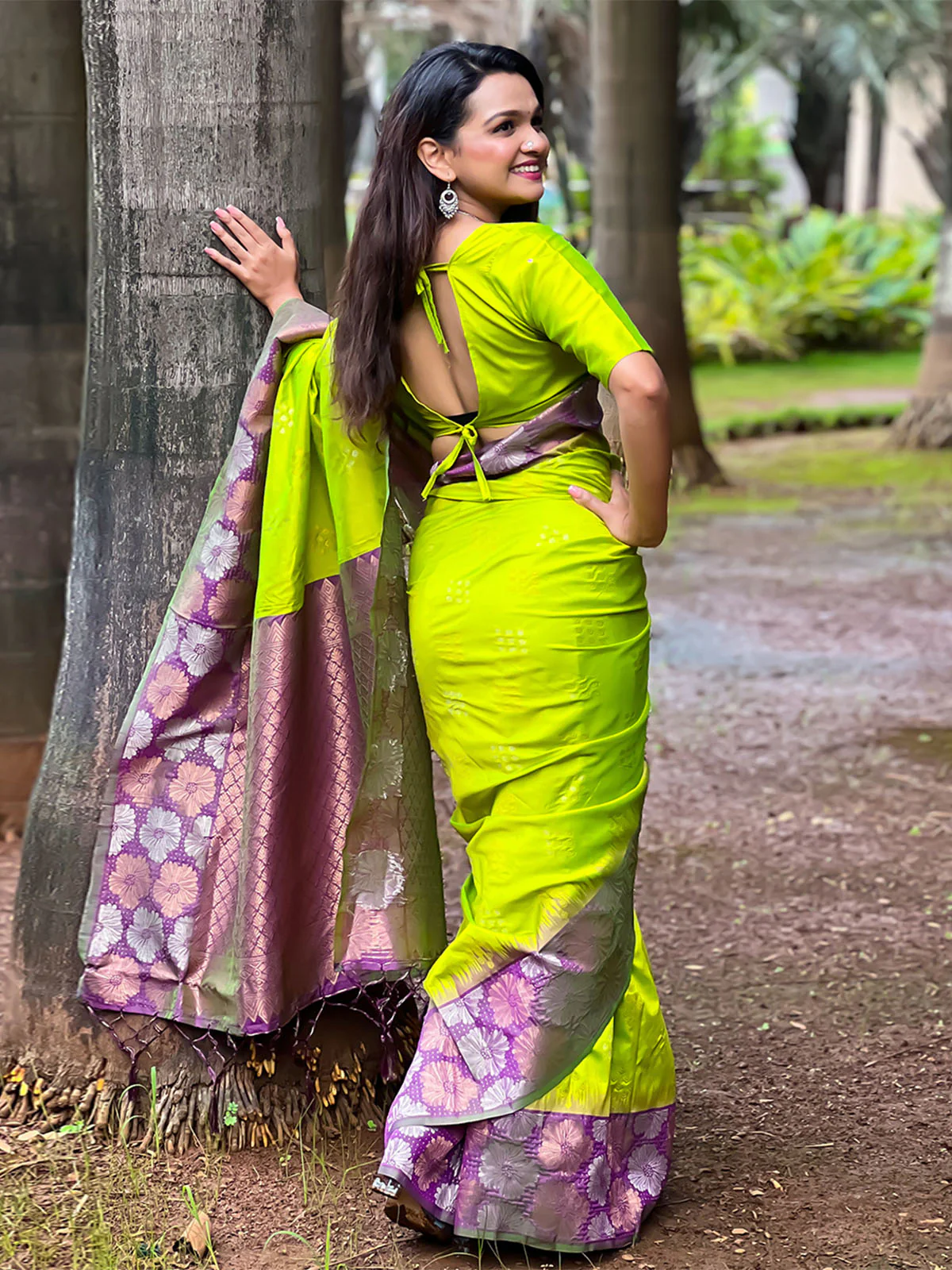 Odette Olive Woven Design Soft Silk Saree With Unstitched Blouse For Women - Image 3