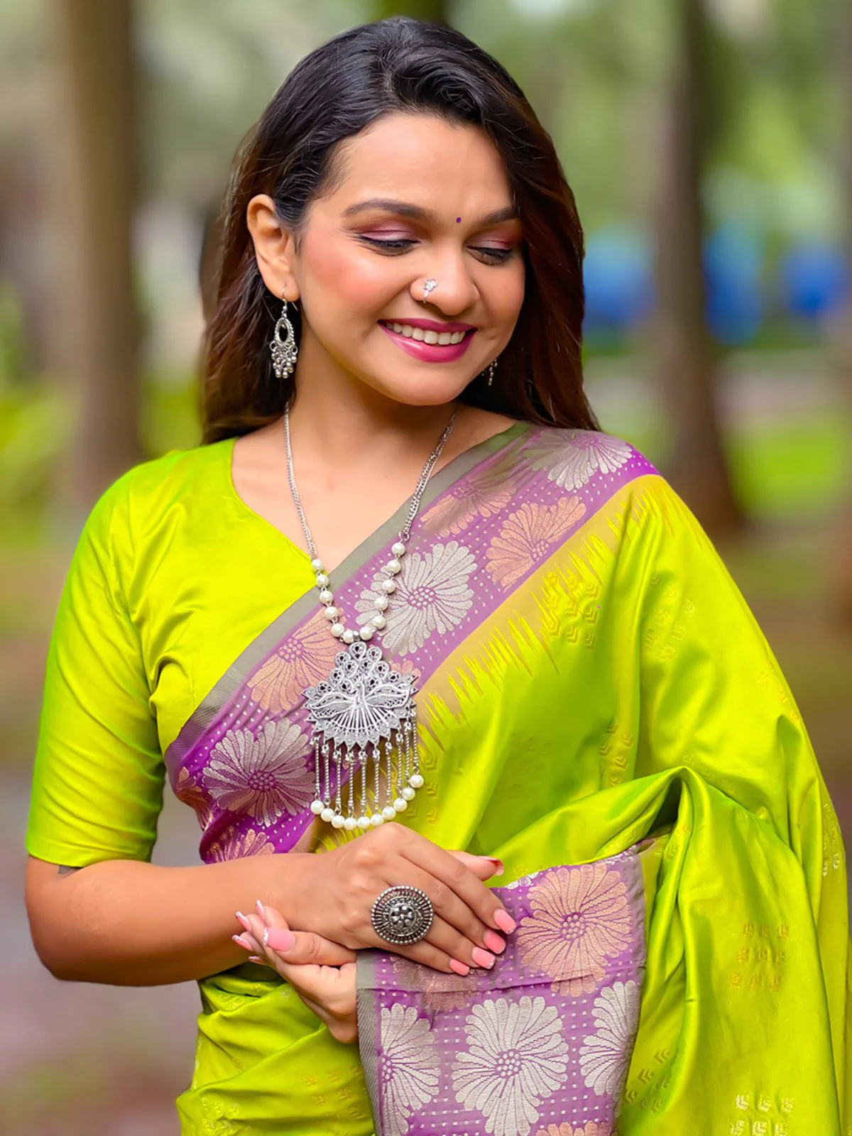Odette Olive Woven Design Soft Silk Saree With Unstitched Blouse For Women - Image 4