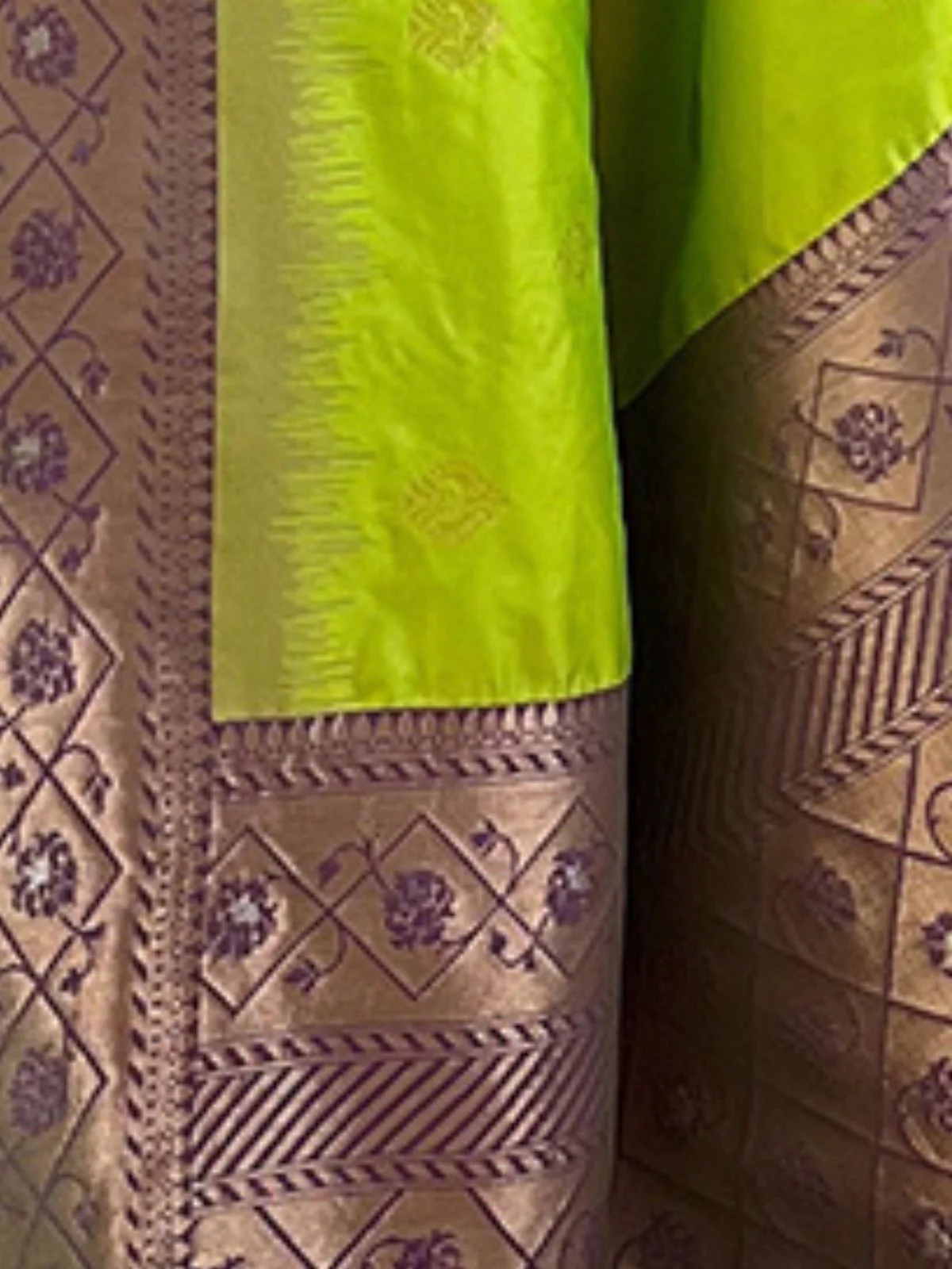 Odette Olive Woven Design Soft Silk Saree With Unstitched Blouse For Women - Image 4