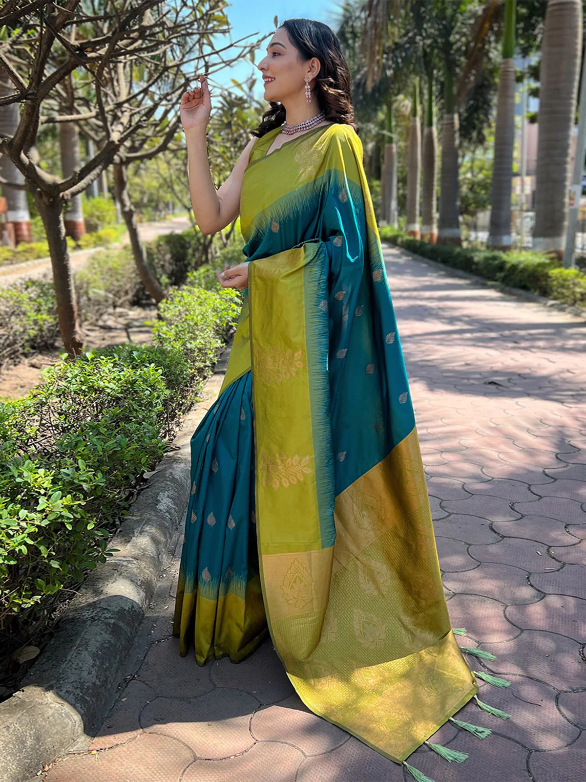Odette Olive Woven Design Soft Silk Saree With Unstitched Blouse For Women - Image 2