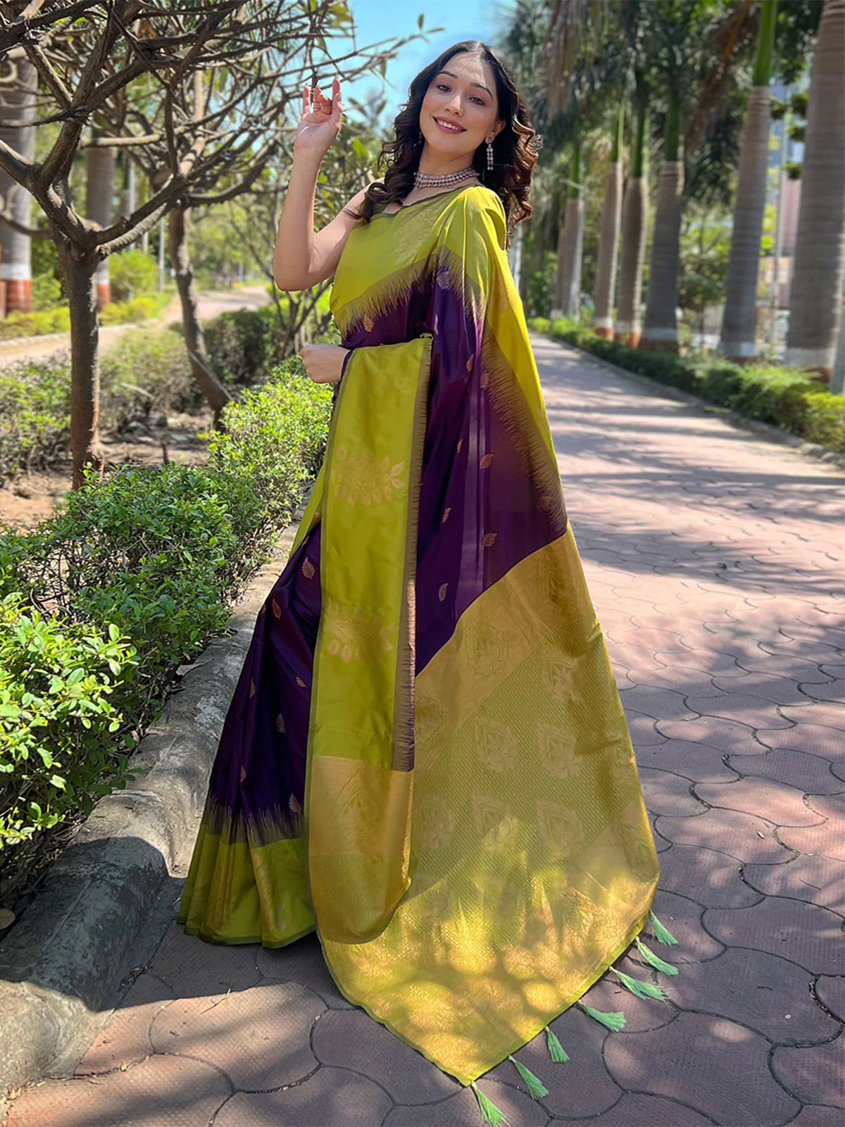 Odette Olive Woven Design Soft Silk Saree With Unstitched Blouse For Women - Image 2