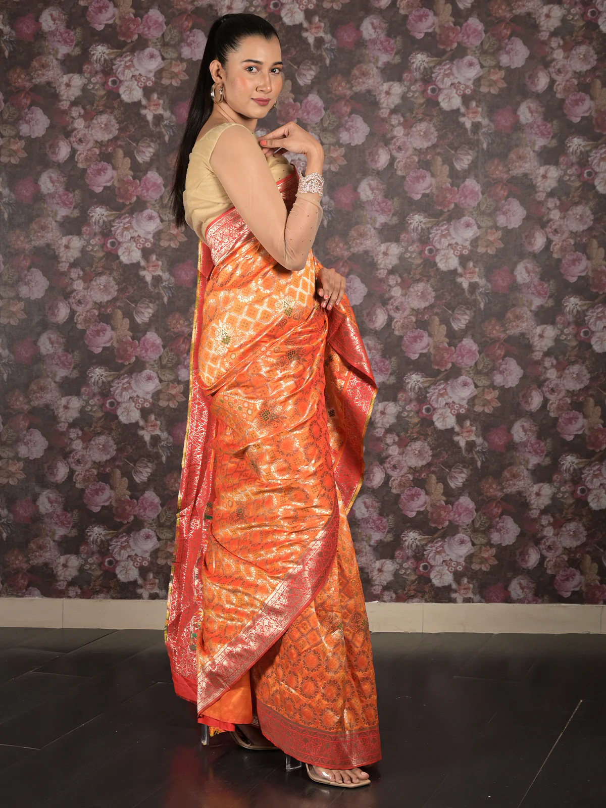 Odette Orange And Red Woven Silk Blend Saree With Unstitched Blouse For Women - Image 3