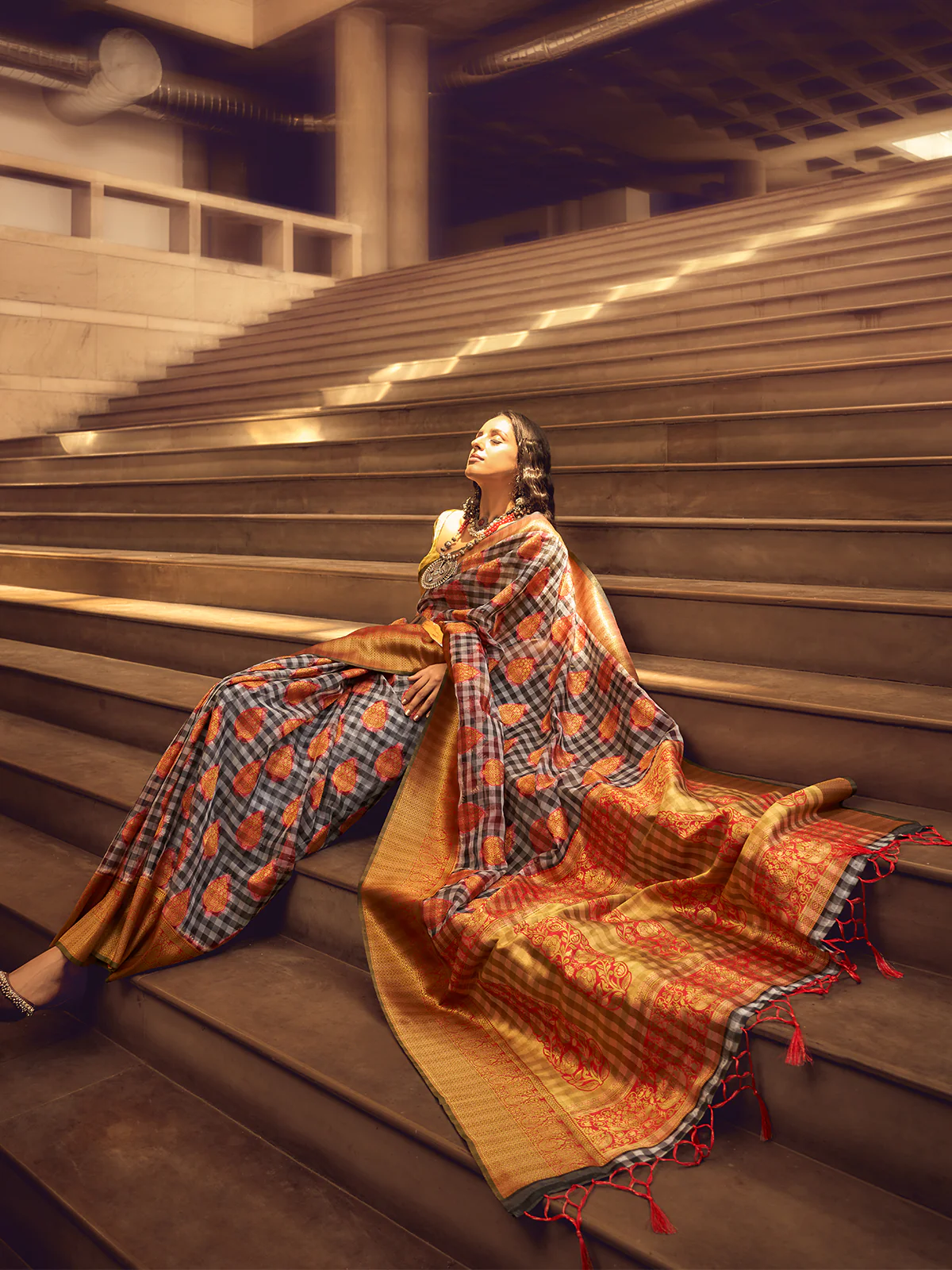 Odette Orange Handloom Woven Silk Blend Saree For Women - Image 2