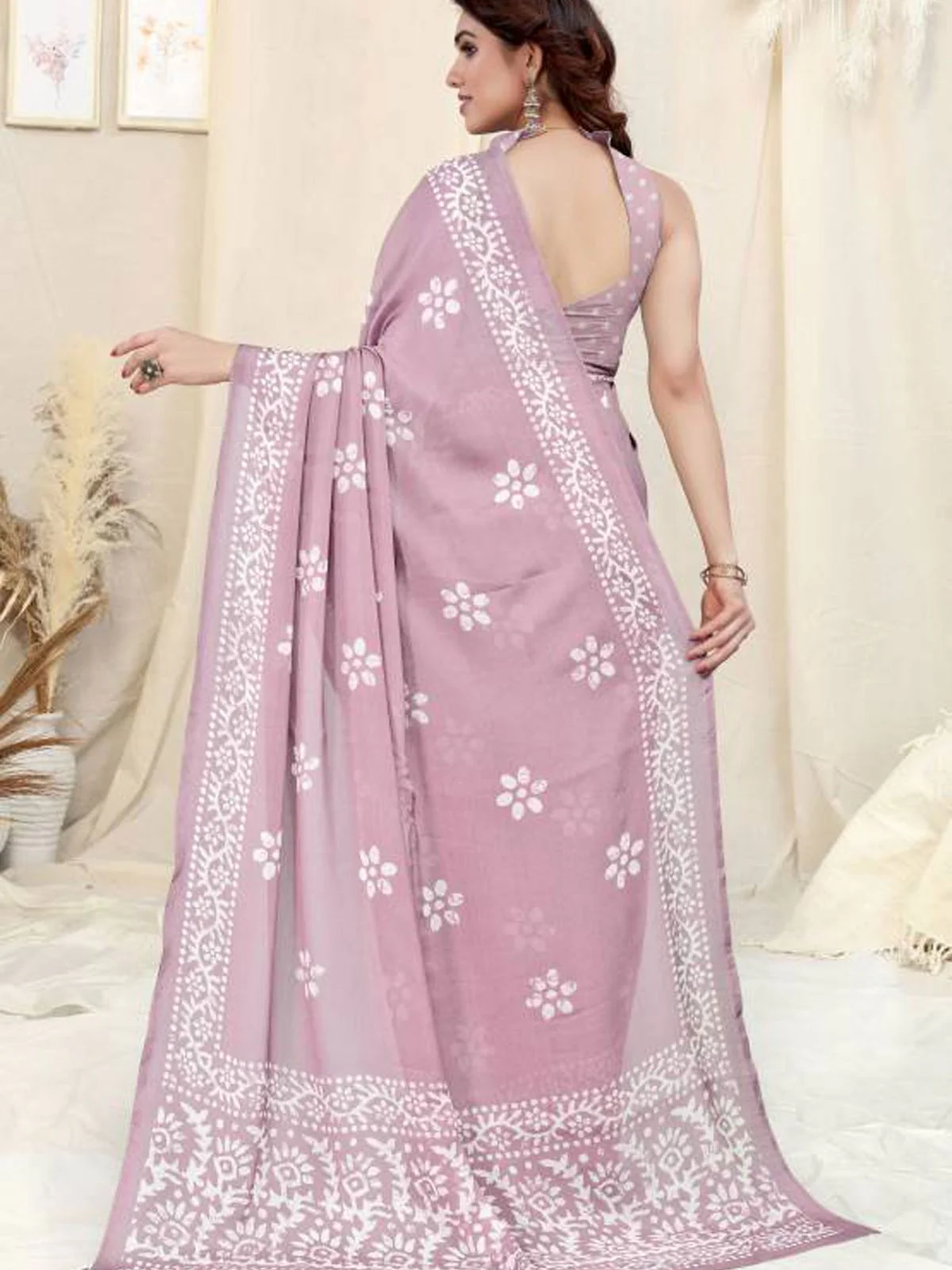 Odette Partywear levender Printed Chinon Chiffon Saree with Unstitched Blouse for Women - Image 3