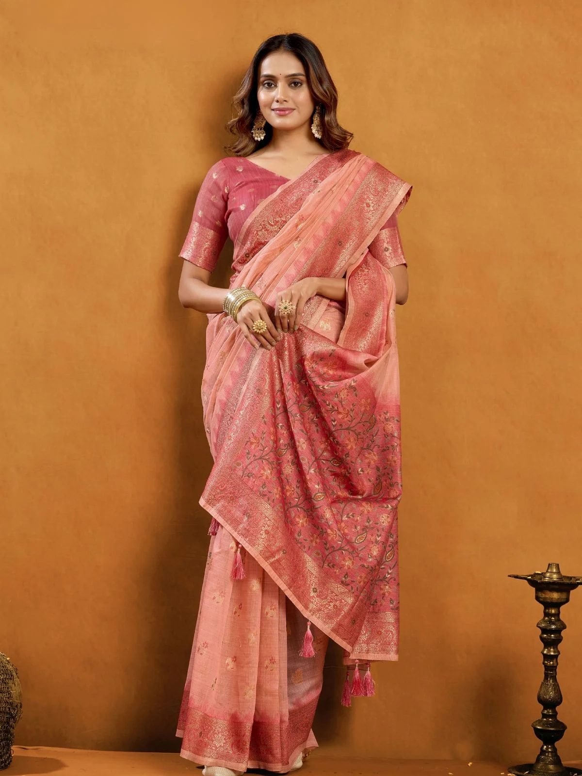 Odette Peach and Mauve Cotton Blend Woven Saree For Women - Image 3