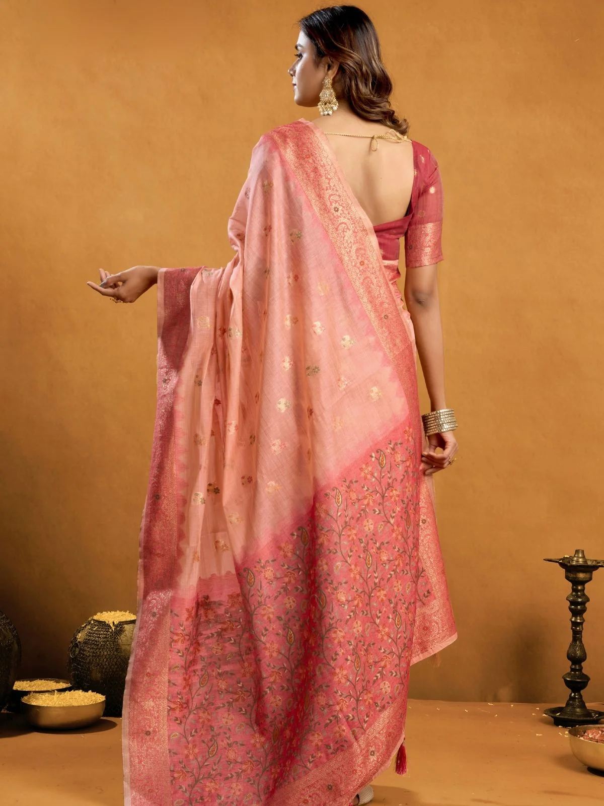 Odette Peach and Mauve Cotton Blend Woven Saree For Women - Image 4