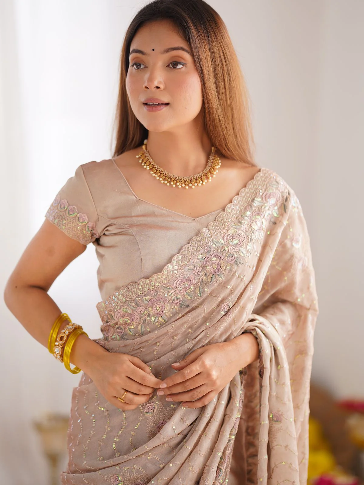 Odette Peach Crush Embellished Saree With Unstitched Blouse For Women - Image 3