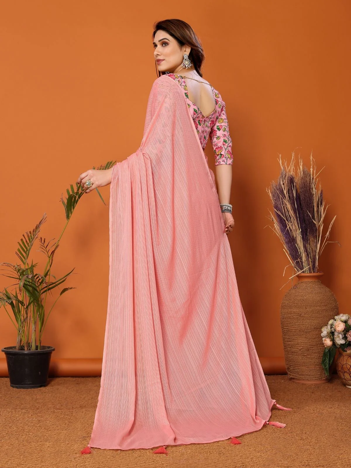 Odette Peach Georgette Solid Saree For Women - Image 3