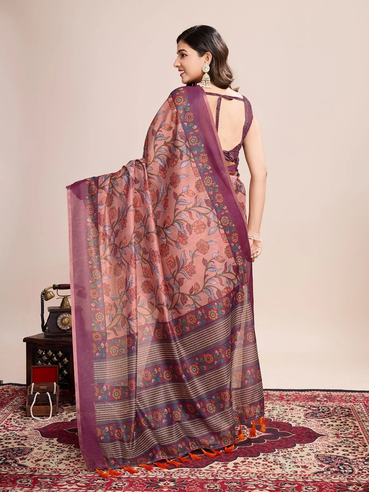 Odette Peach Linen Printed Saree With Unstitched Blouse For Women - Image 2