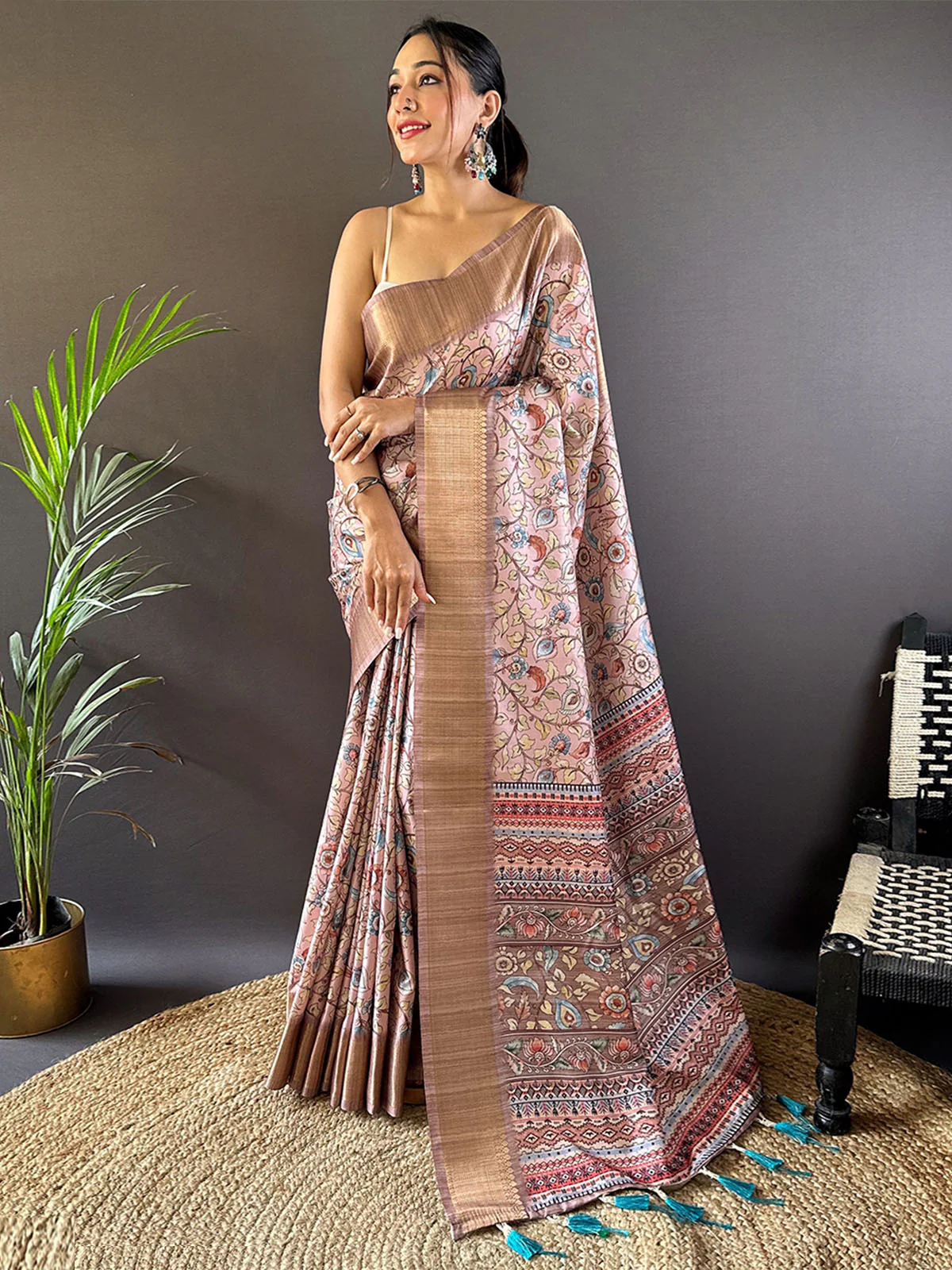 Odette Peach Printed Silk Blend Saree With Unstitched Blouse For Women