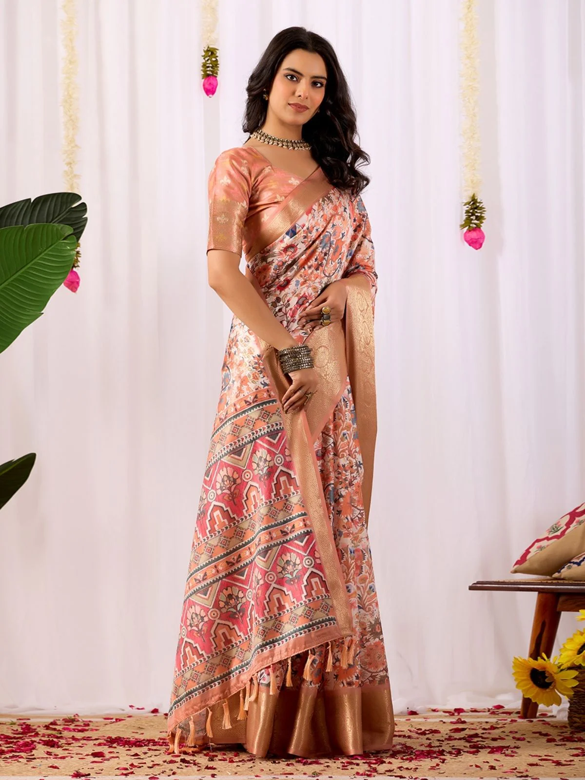 Odette Peach Silk Blend Printed Saree For Women - Image 2