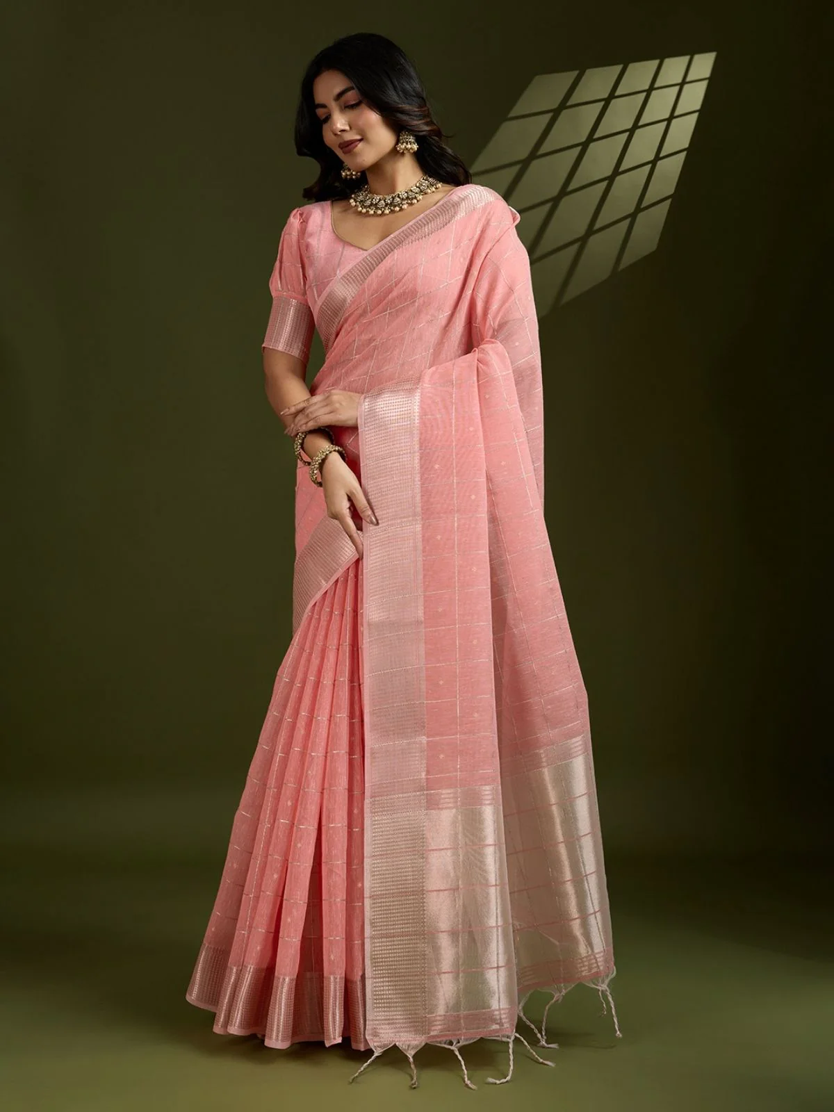 Odette Peach Silk Blend Woven Checked Saree For Women - Image 2