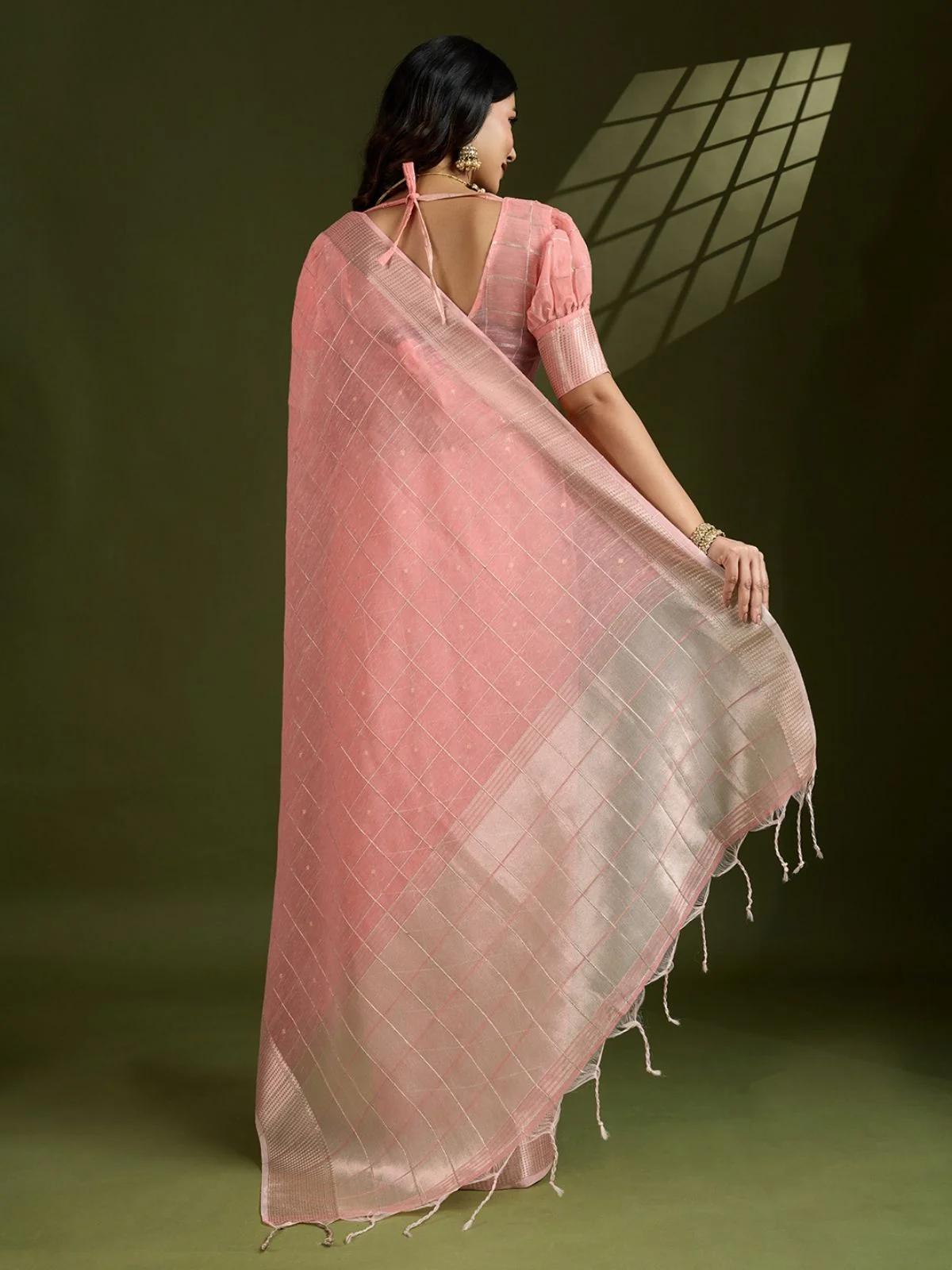 Odette Peach Silk Blend Woven Checked Saree For Women - Image 3