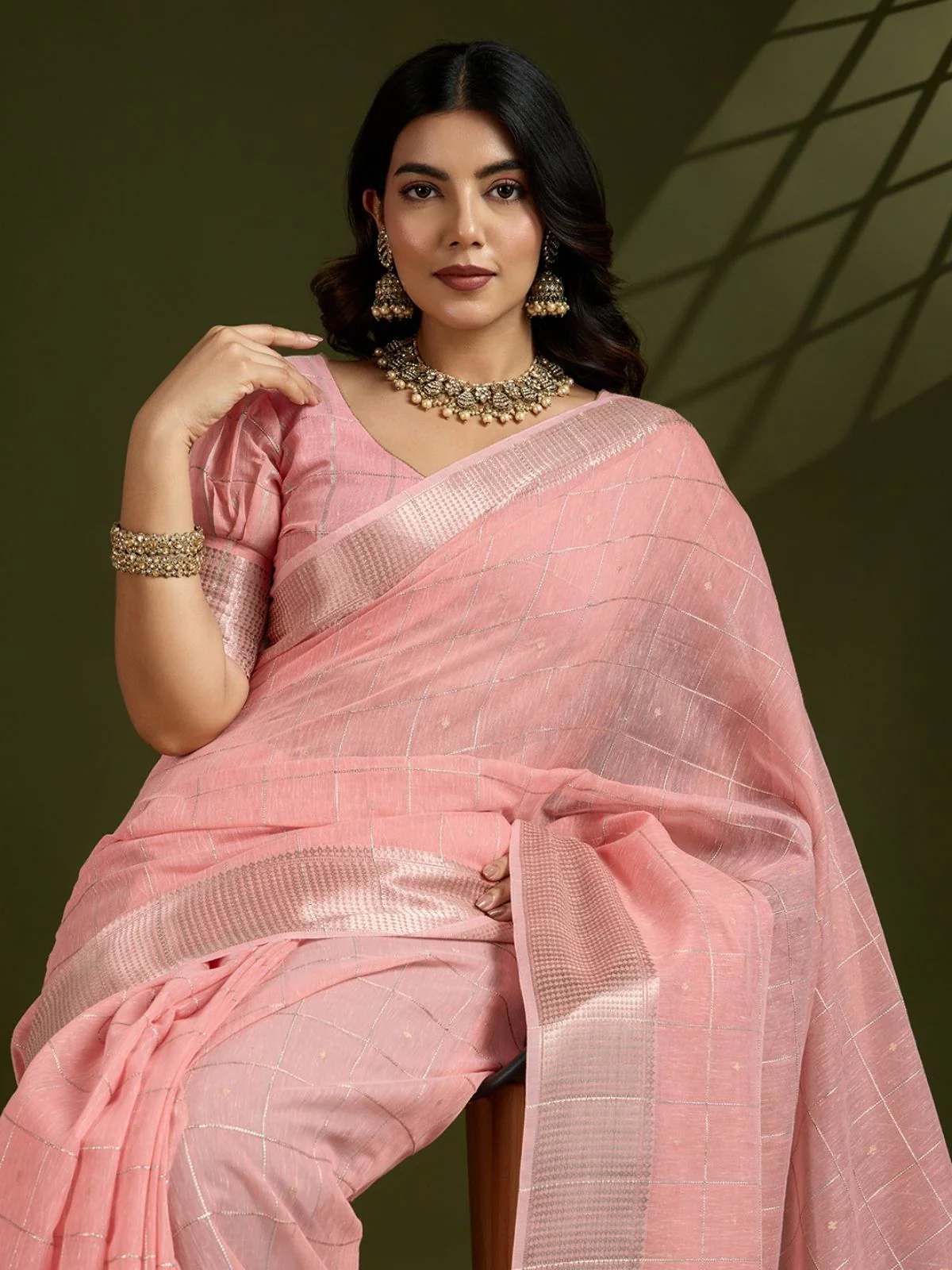 Odette Peach Silk Blend Woven Checked Saree For Women - Image 4
