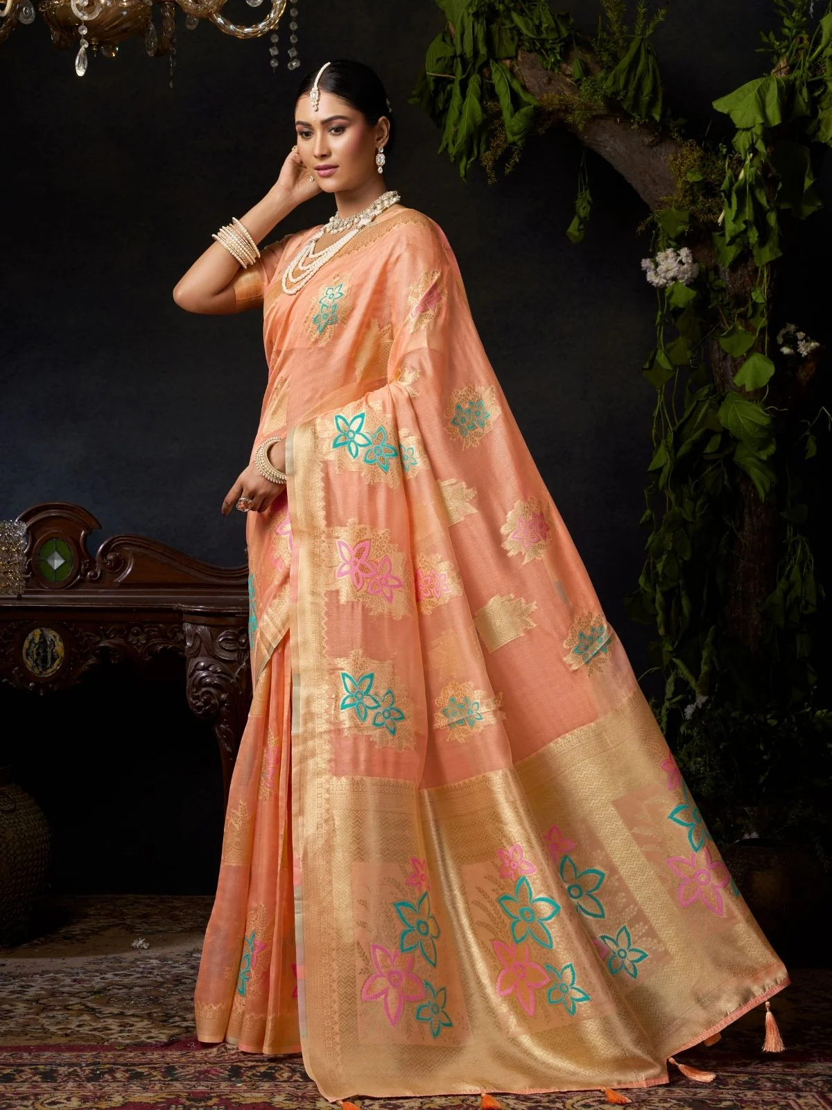 Odette Peach Silk Blend Woven Saree For Women - Image 2