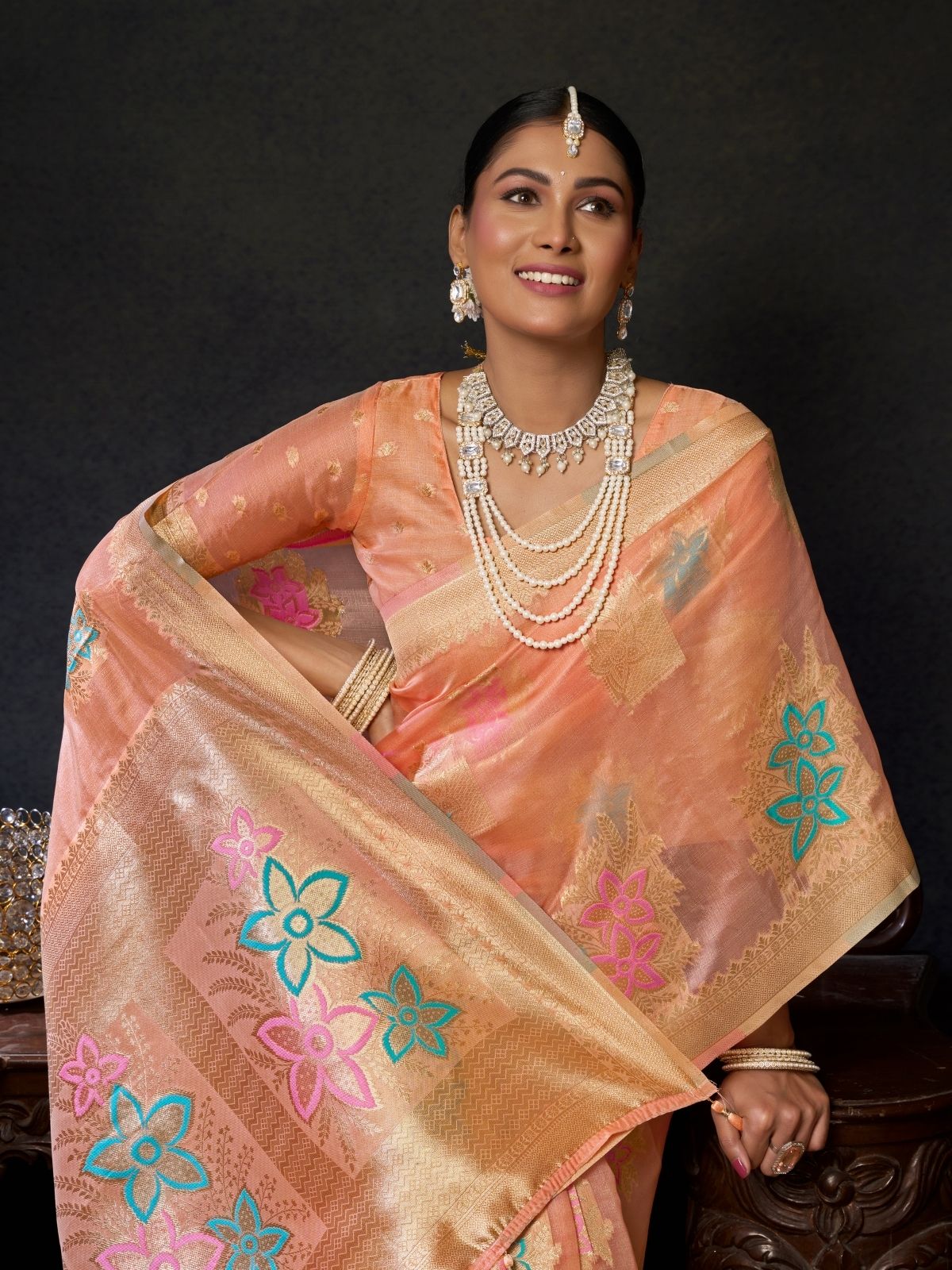 Odette Peach Silk Blend Woven Saree For Women - Image 5