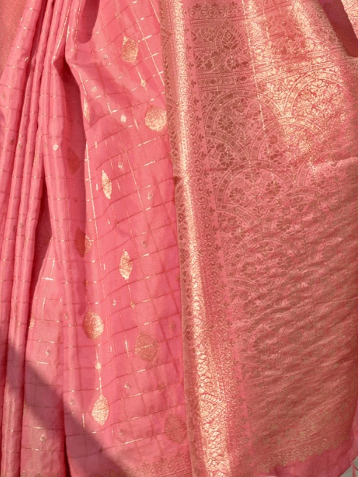Odette Peach Silk Blend Woven Saree With Unstitched Blouse For Women - Image 3
