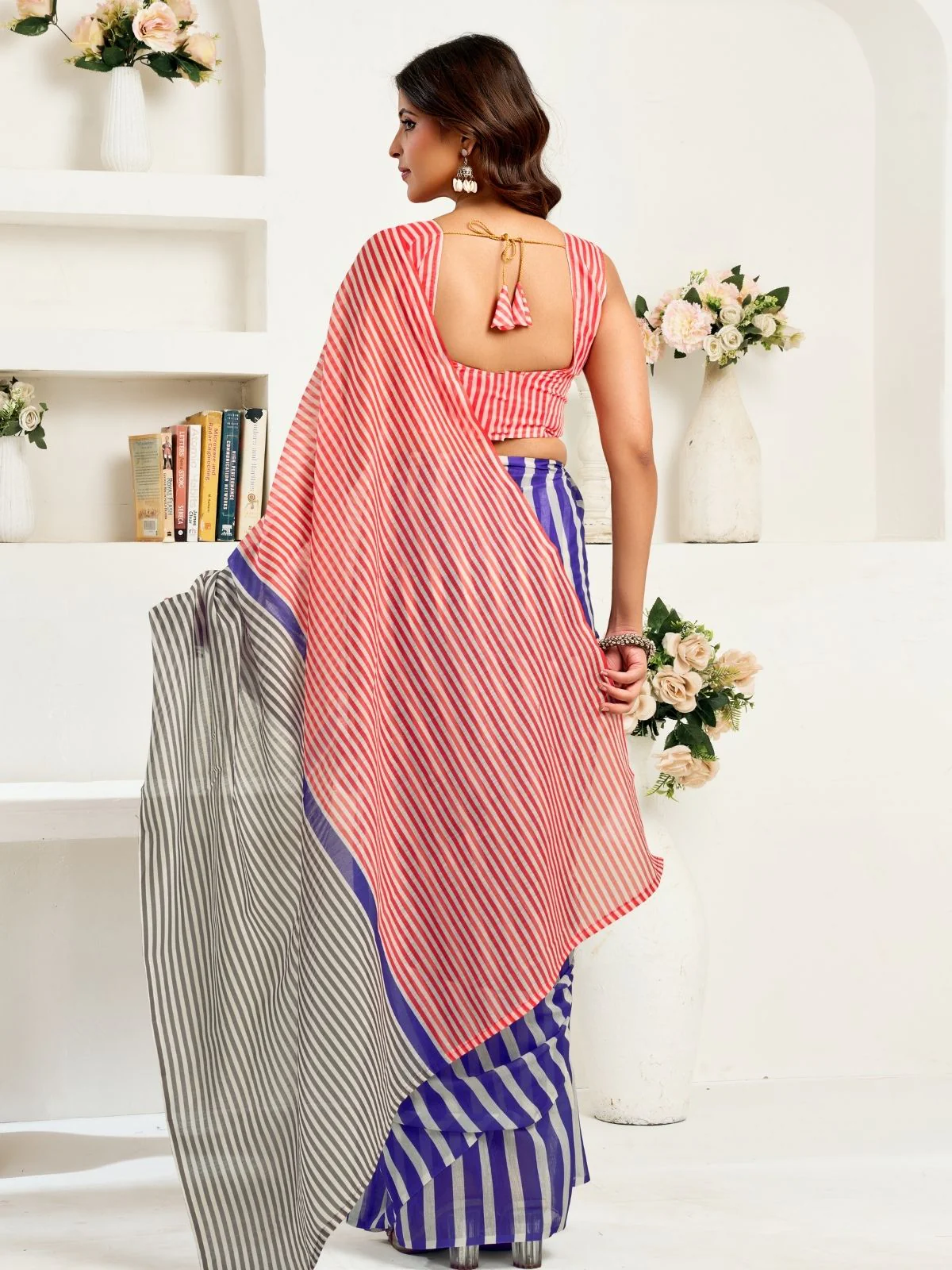 Odette Pink And Blue Cotton Linen Zari Work Saree For Women - Image 4