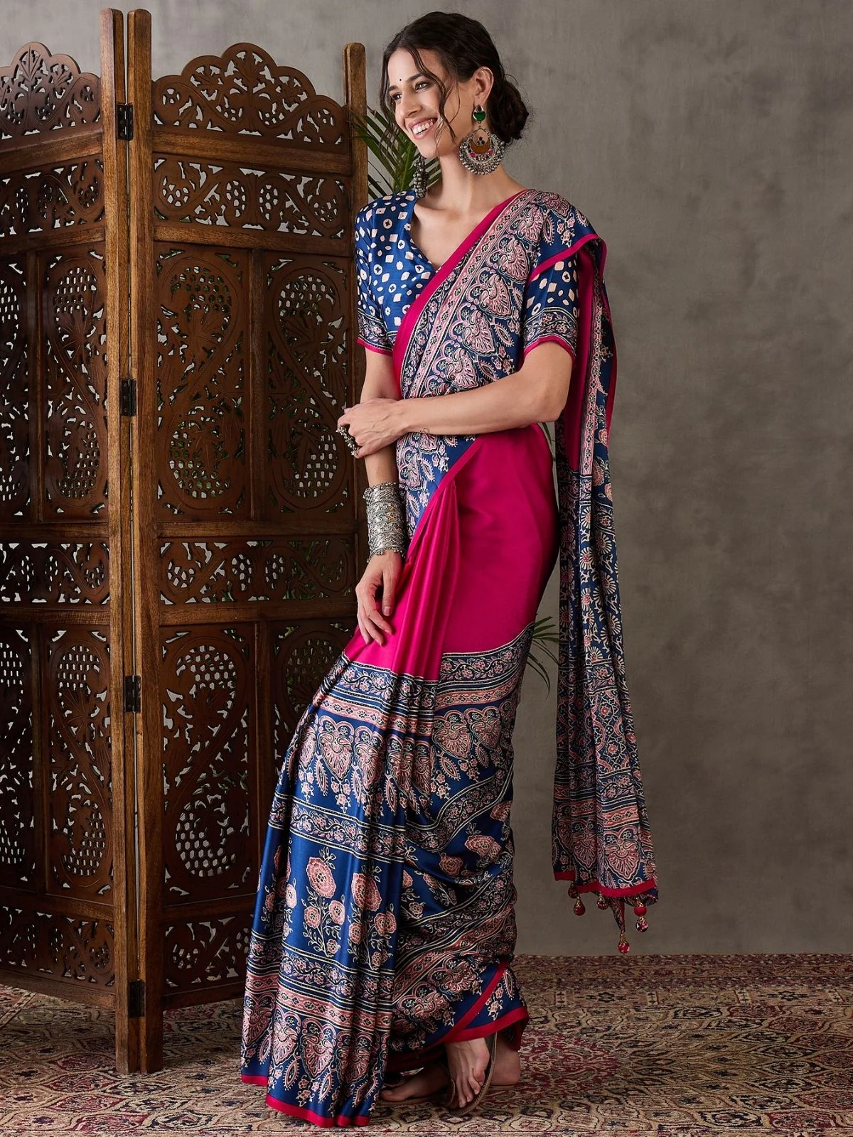 Odette Pink And Blue Silk Blend Printed Elegant Saree For Women - Image 3