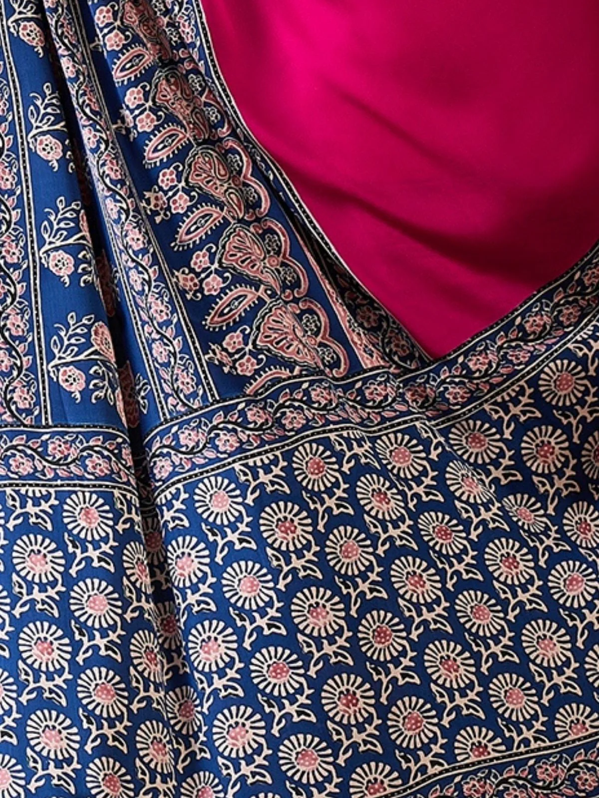 Odette Pink And Blue Silk Blend Printed Elegant Saree For Women - Image 5