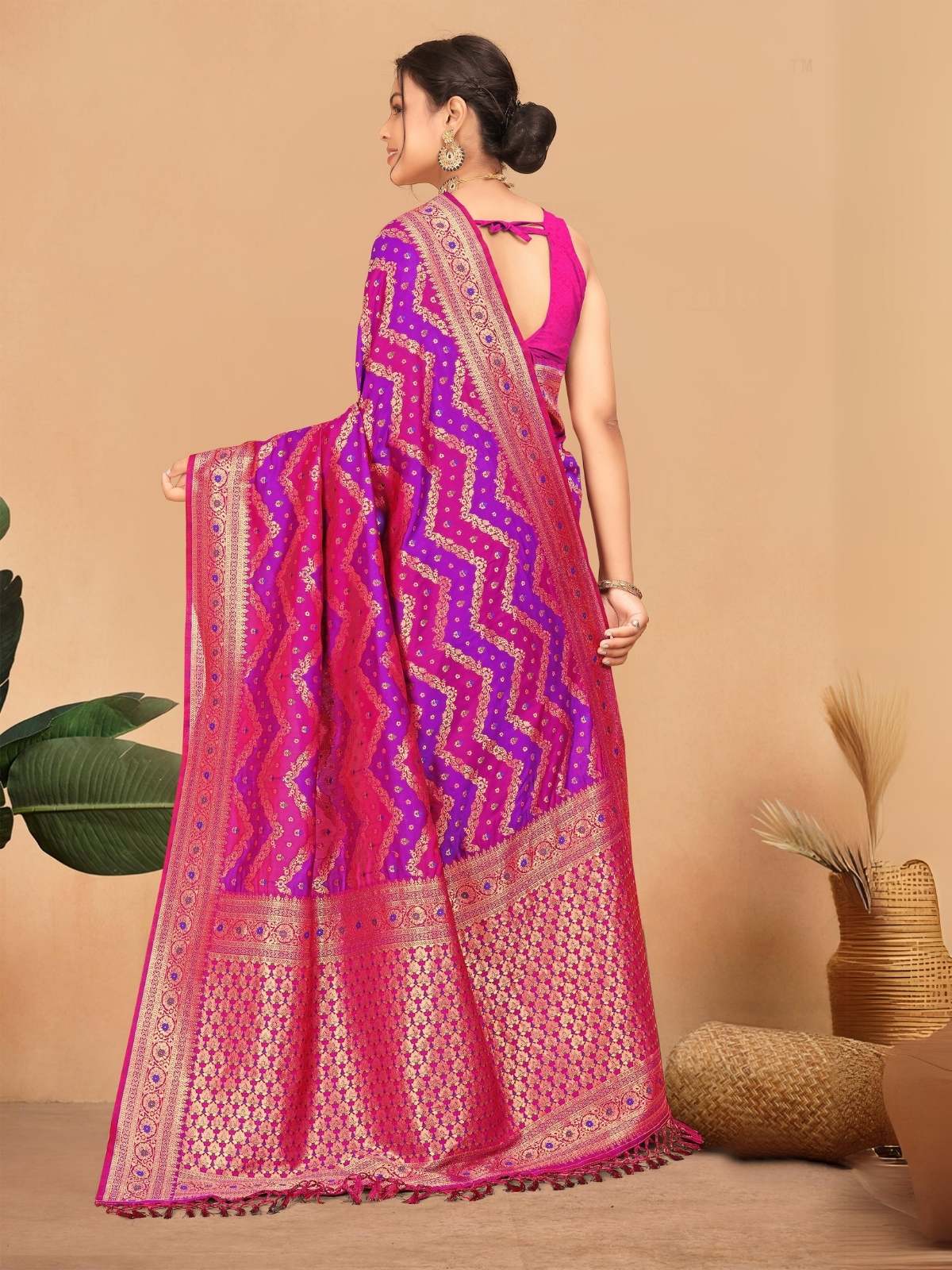 Odette Pink And Blue Woven Banarasi Silk Saree With Unstitched Blouse for Women - Image 4
