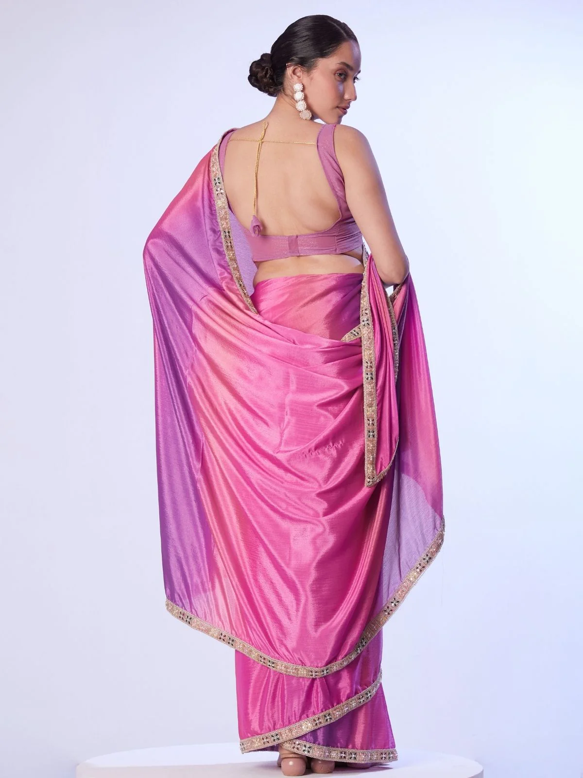 Odette Pink And Purple Chinon Lace Work Saree With Unstitched Blouse For Women - Image 5